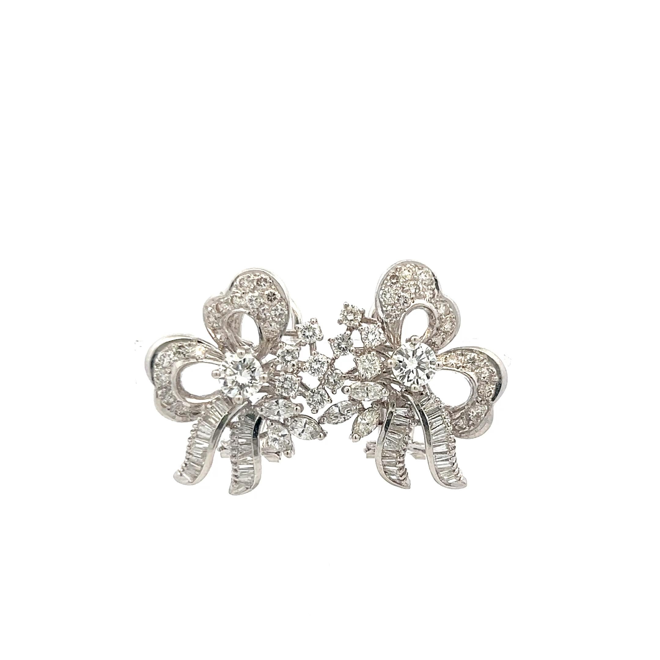 3,53ct Diamond Floral Clip-On Ohrringe in 18K Weißgold, Runde & Baguette Mix Damen im Angebot