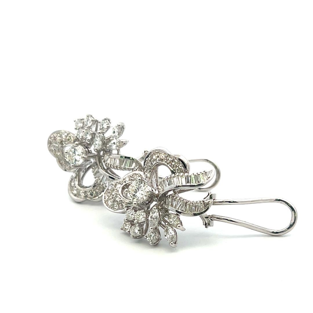 3,53ct Diamond Floral Clip-On Ohrringe in 18K Weißgold, Runde & Baguette Mix im Angebot 3