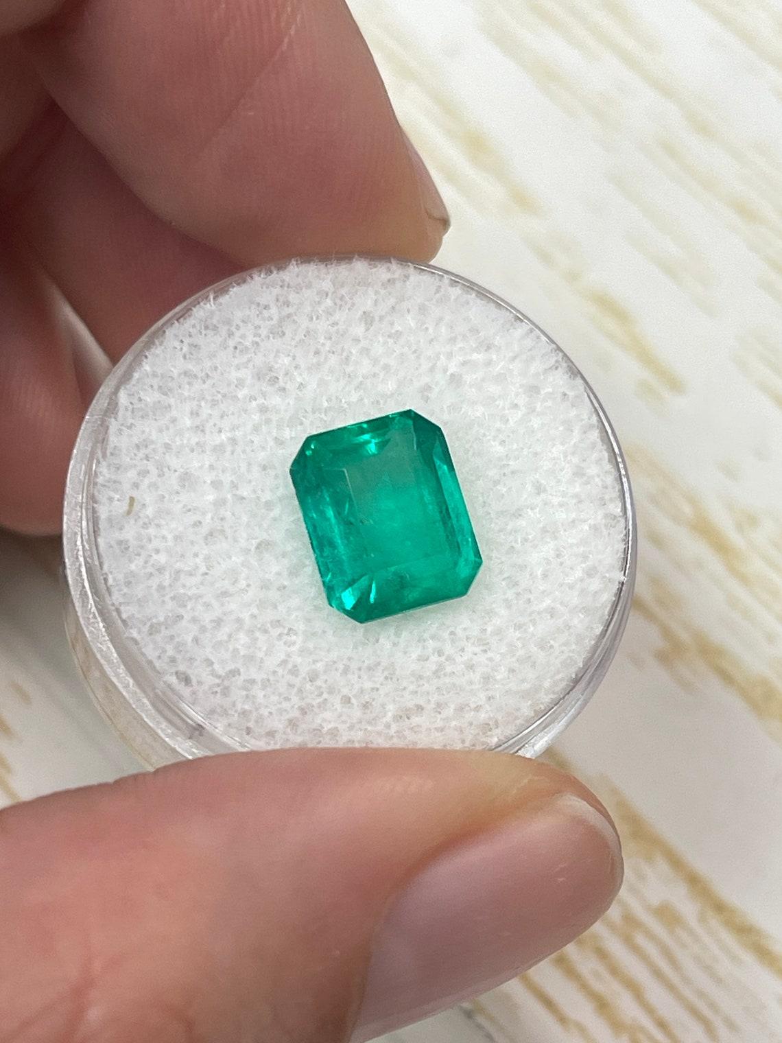 3.53ct Medium Bluish Green Colombian Emerald 10x8mm Emerald Cut Genuine May In New Condition For Sale In Jupiter, FL