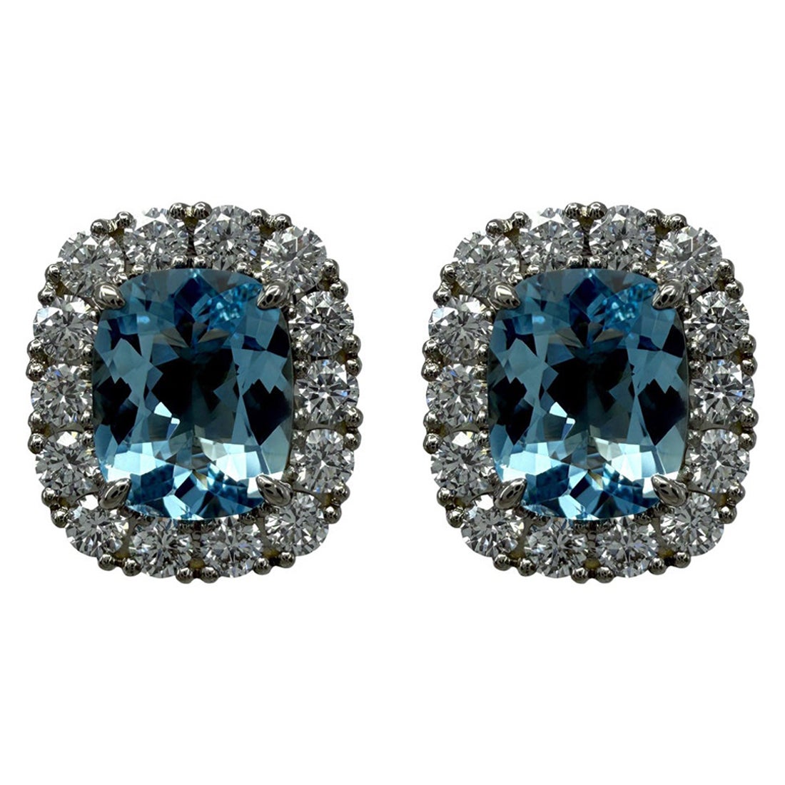 3.53ct Vivid Blue Cushion Aquamarine
Diamond 18k White Gold Halo Stud Earsars (Boucles d
oreilles Halo en or blanc)