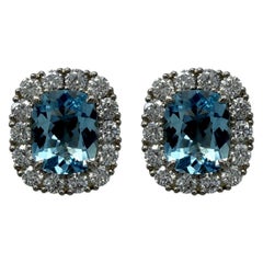 3.53ct Vivid Blue Cushion Aquamarine
Diamond 18k White Gold Halo Stud Earsars (Boucles d
oreilles Halo en or blanc)