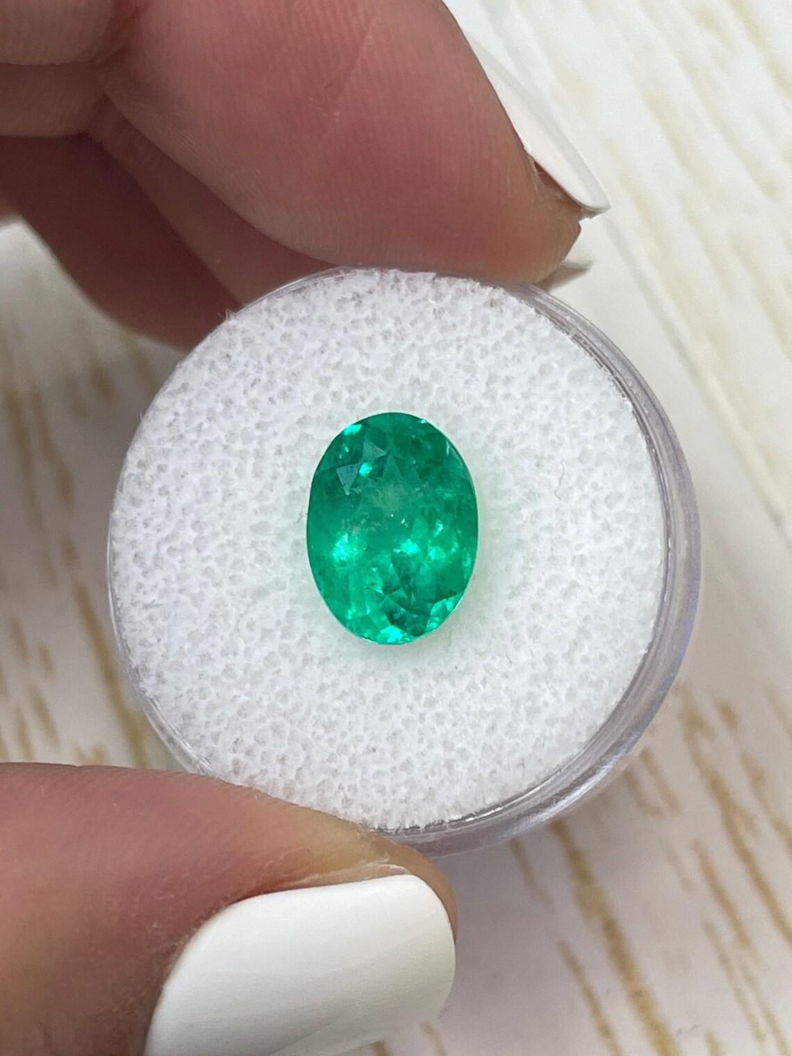 Moderne 3.54 Carat 11x8 Muzo Green Colombian Emerald - Oval Cut  Pierre de naissance du mois de mai en vente