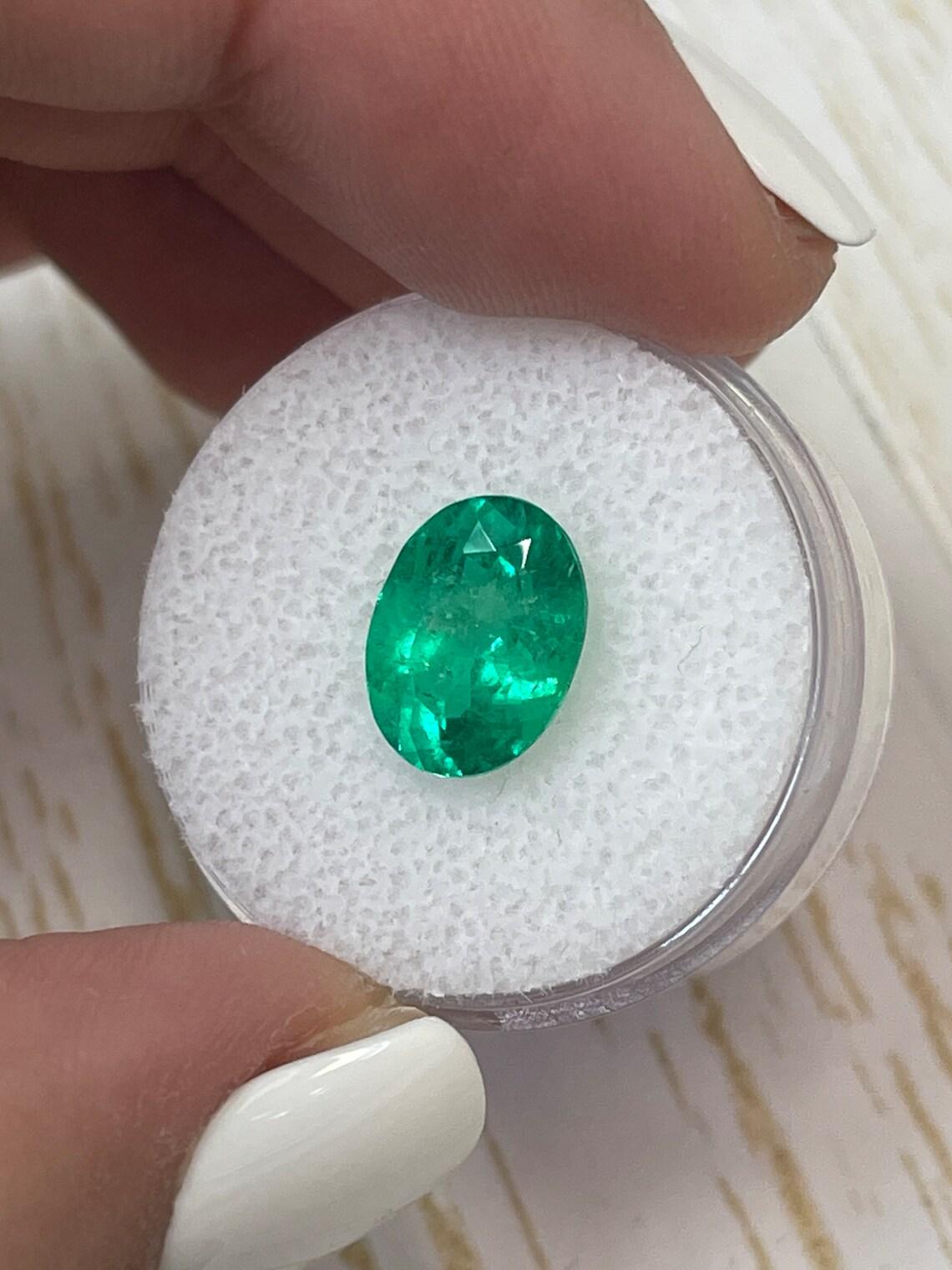 Taille ovale 3.54 Carat 11x8 Muzo Green Colombian Emerald - Oval Cut  Pierre de naissance du mois de mai en vente