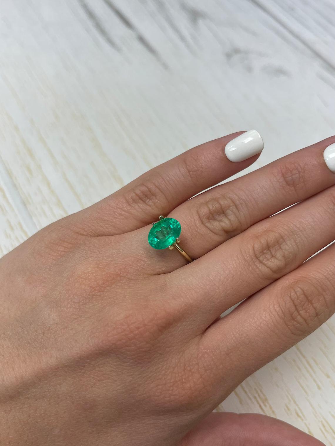 3.54 Carat 11x8 Muzo Green Colombian Emerald - Oval Cut  Pierre de naissance du mois de mai en vente 2