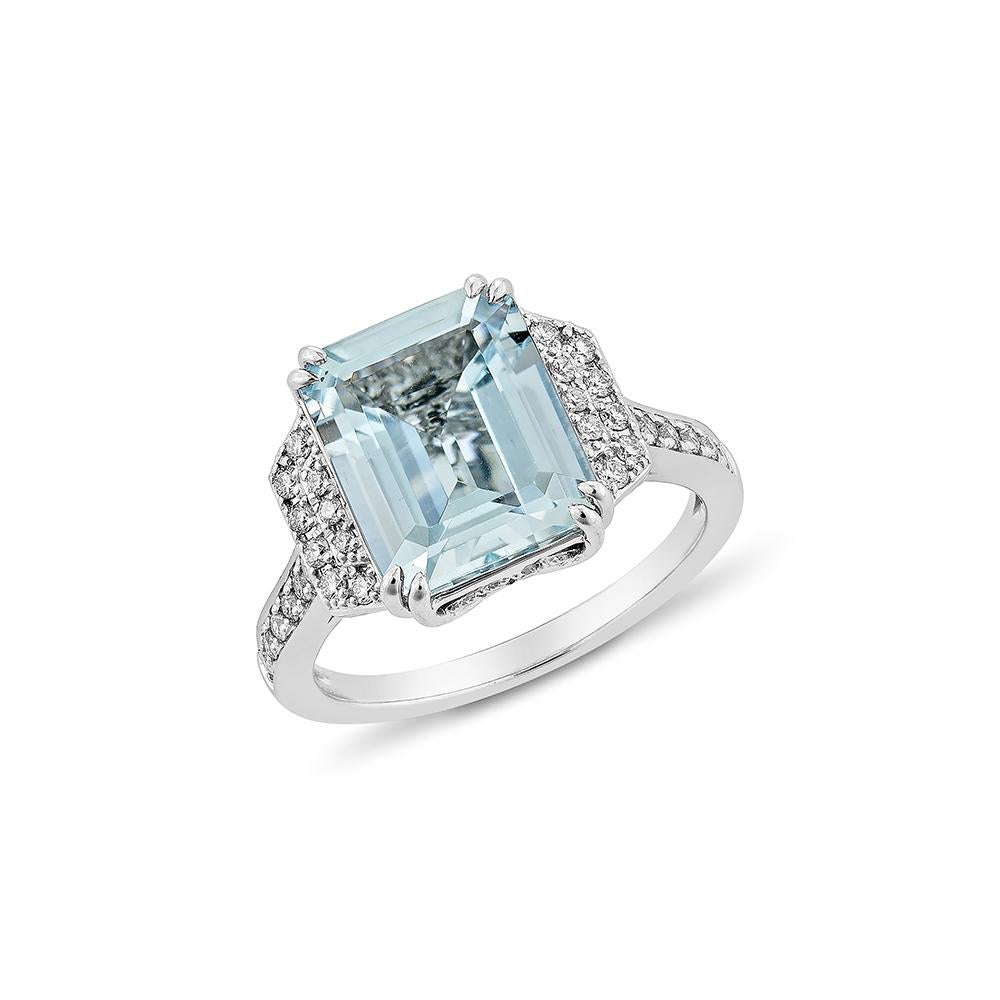 Contemporary 3.54 Carat Aquamarine Fancy Ring in 18Karat White Gold with White Diamond.    For Sale