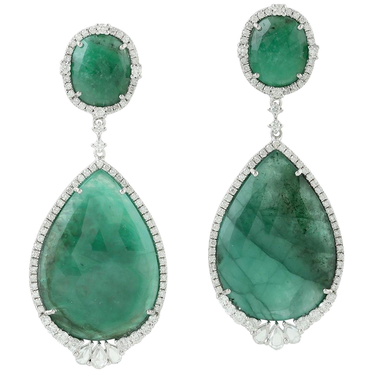 Boucles d'oreilles en or 14 carats avec diamants et émeraudes de 35,4 carats en vente