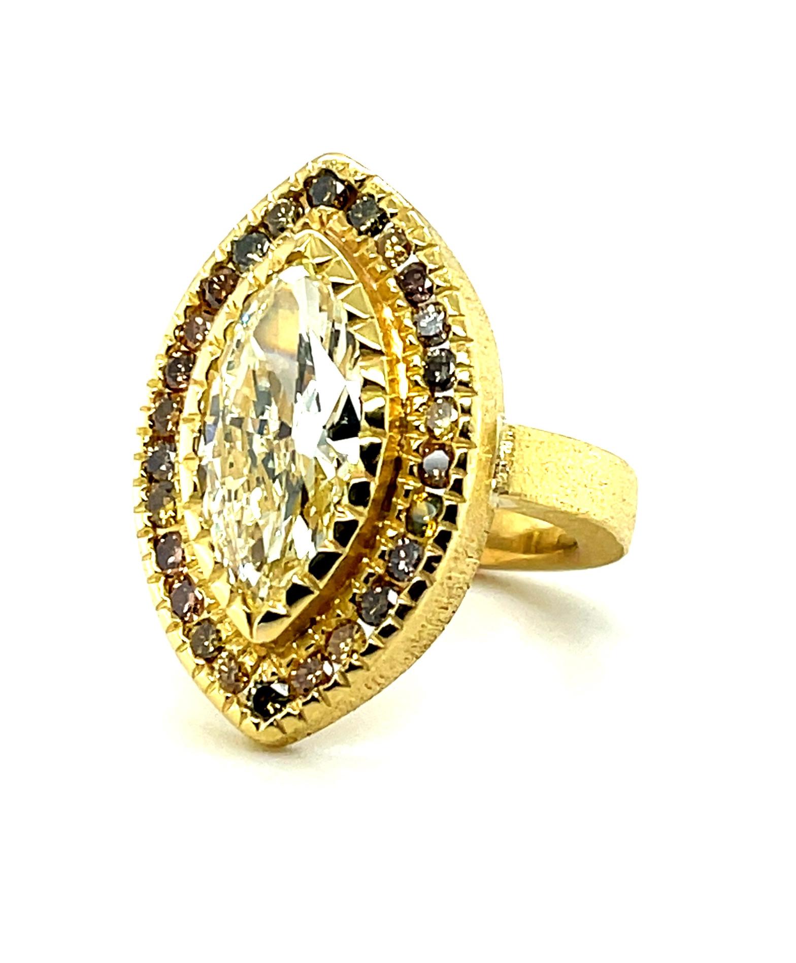 3.54 Carat Marquise Diamond Ring in 22K Yellow Gold with Fancy Colored Diamonds In New Condition For Sale In Los Angeles, CA