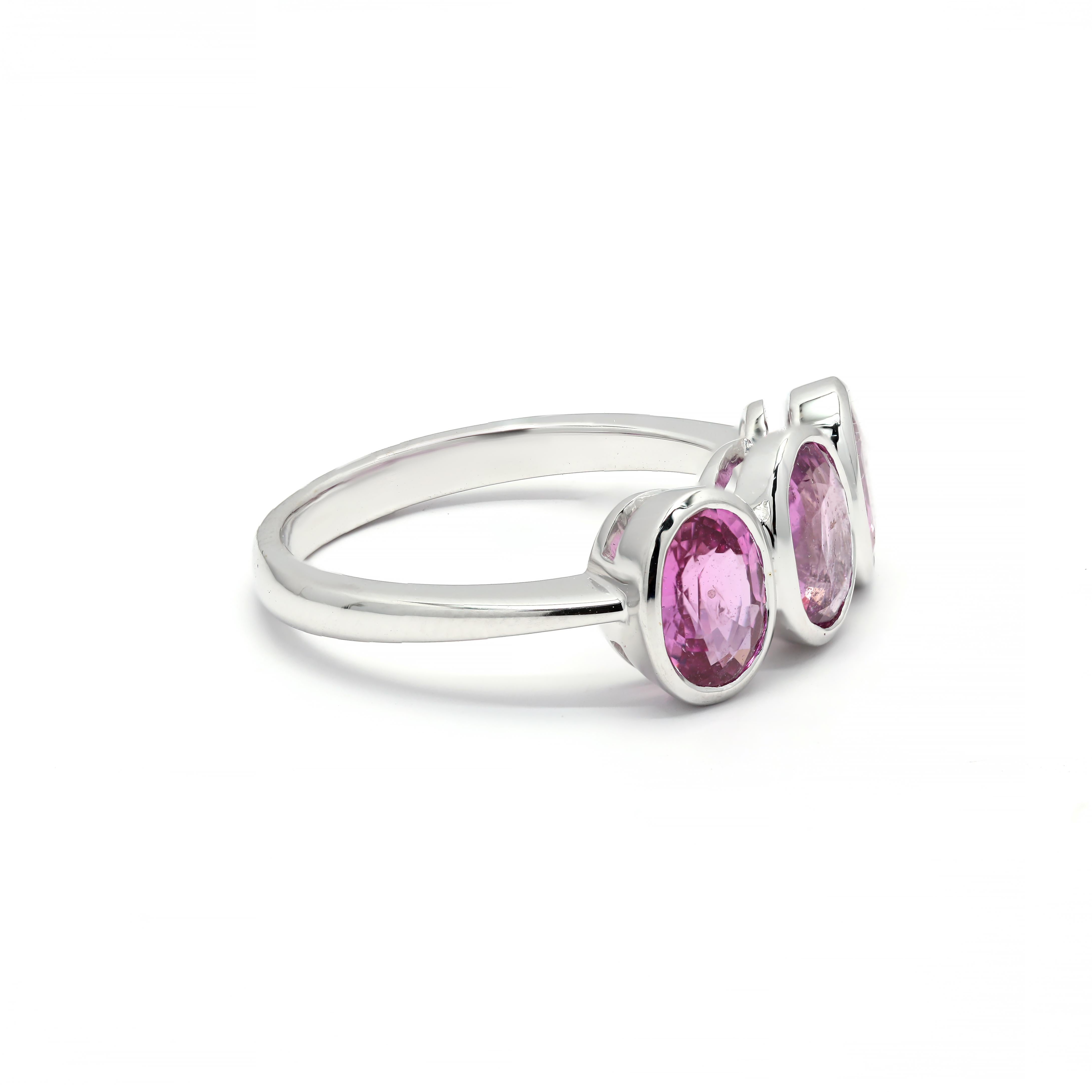 For Sale:  3.54 ct Three Pink Sapphire Gemstone Ring in 18K White Gold, Three Stone Ring 3