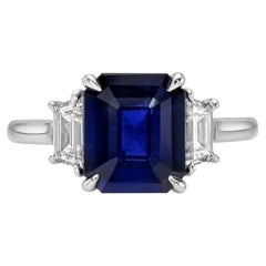 Anello di fidanzamento in platino con zaffiro blu di Ceylon e diamante da 3,54 carati con taglio smeraldo