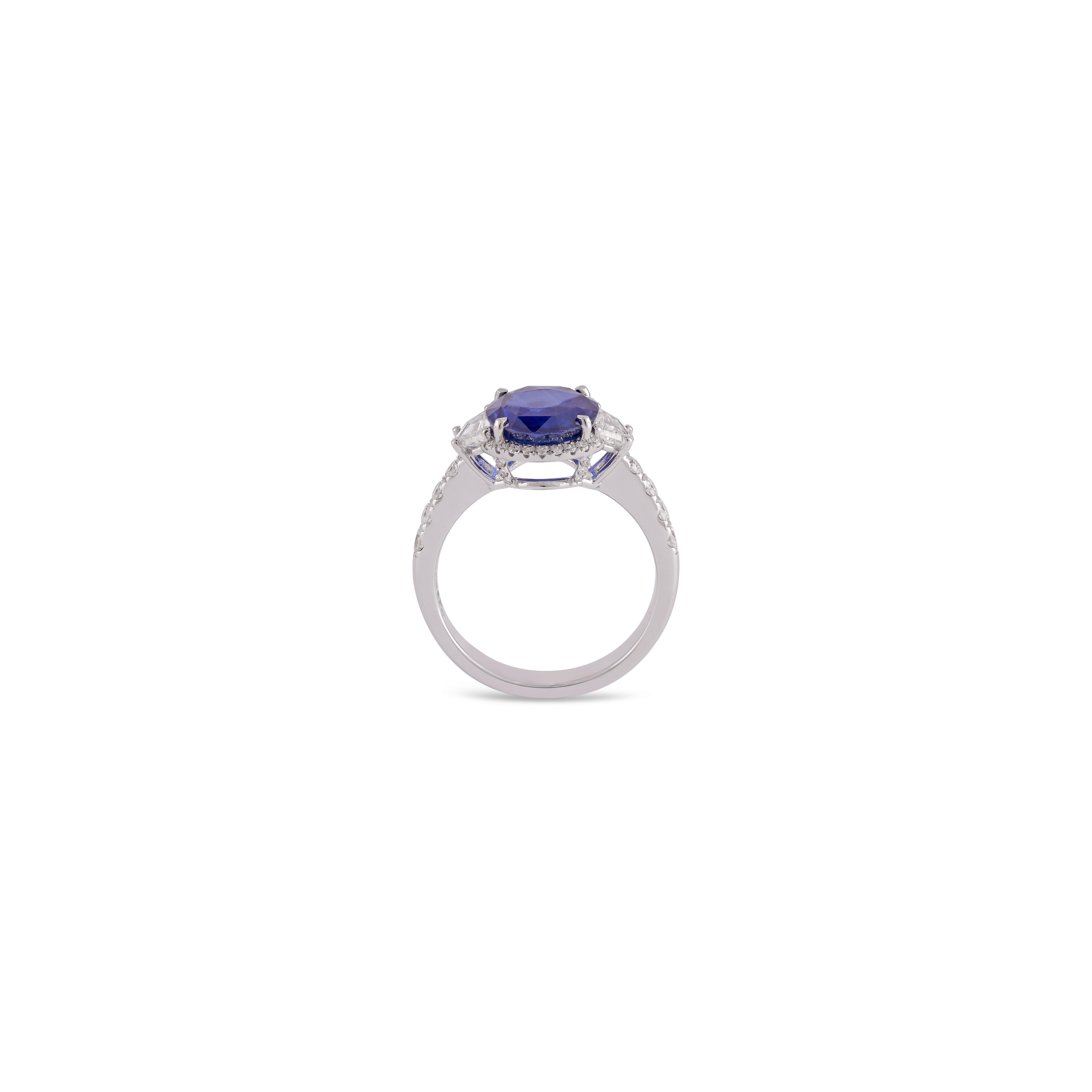 3,54 Karat hochwertiger Ring aus 18 Karat Weißgold mit klarem blauem Saphir und Diamanten (Moderne) im Angebot