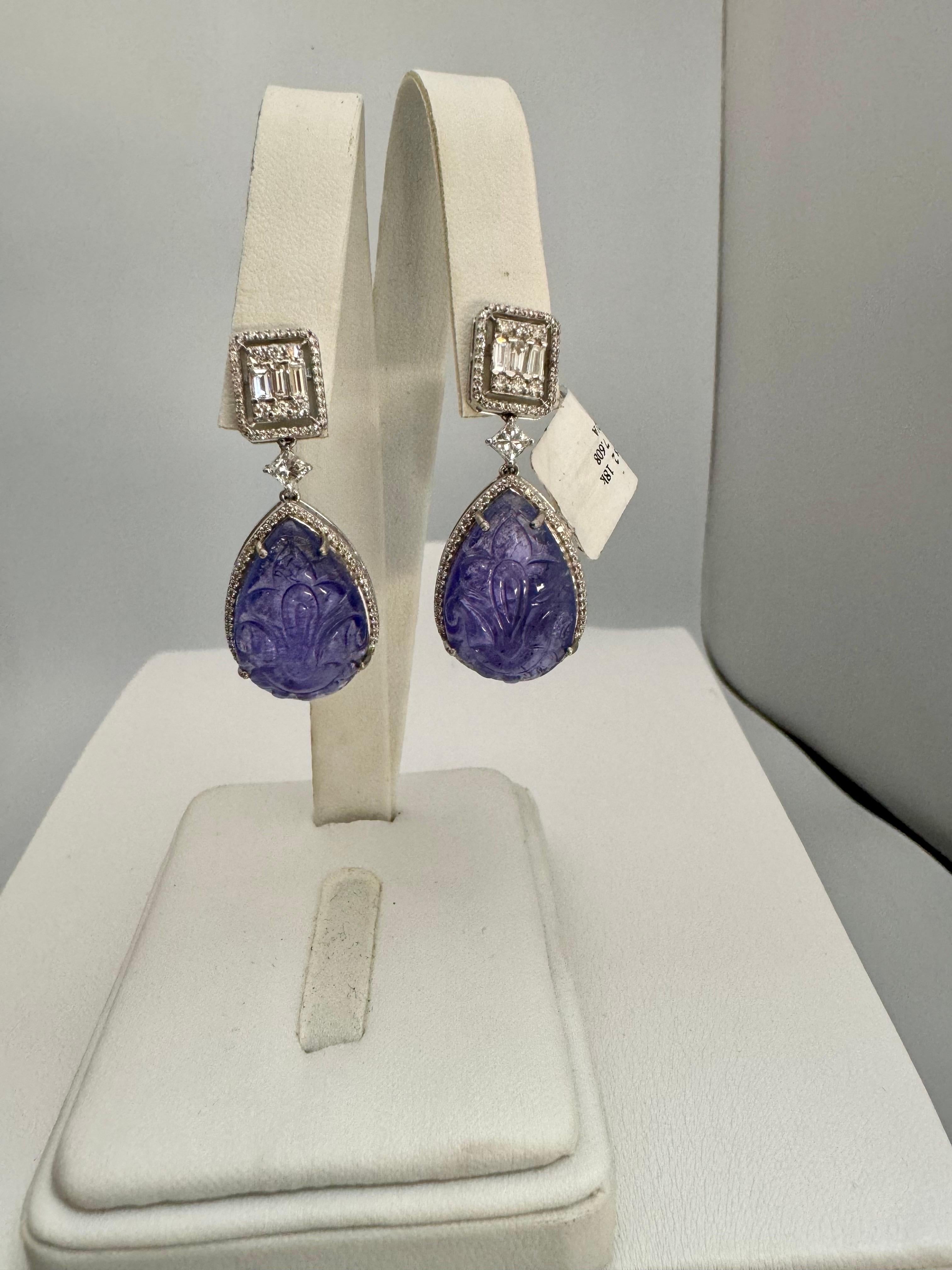 35.40 Ct Carved Tanzanite & 2Ct Diamond Hanging Drop Earring 18 Karat White Gold In Excellent Condition In New York, NY