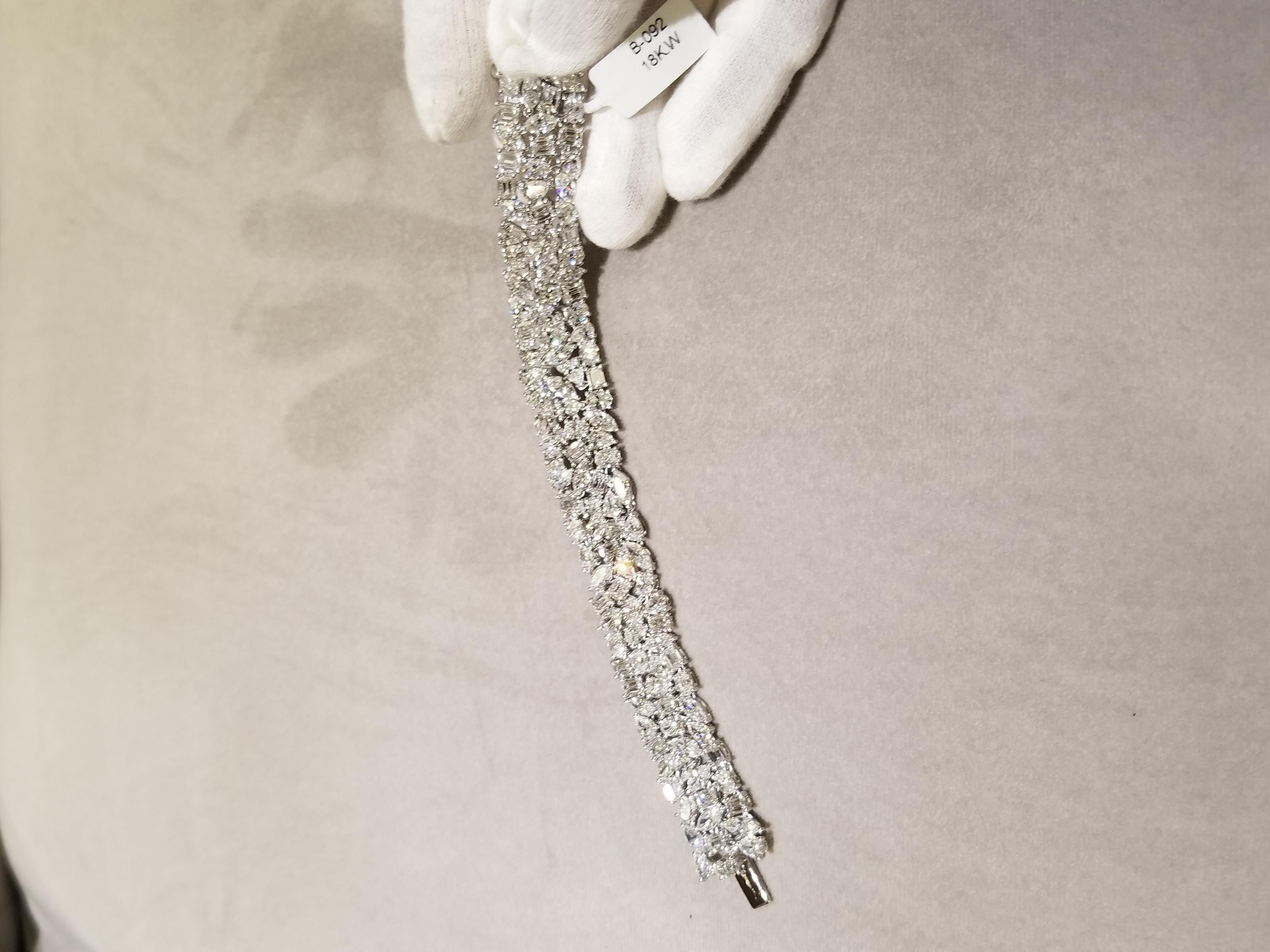 Women's or Men's 35.47ct Fancy Shaped diamond Bracelet  For Sale