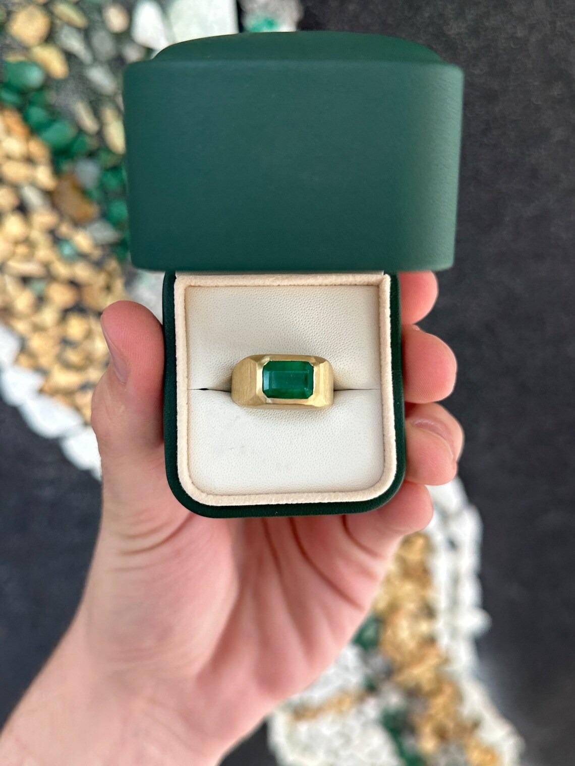 3.54ct 18K Esmeralda Corte Solitario Horizontal Anillo de Oro Gitano Satinado para Hombre Corte esmeralda en venta