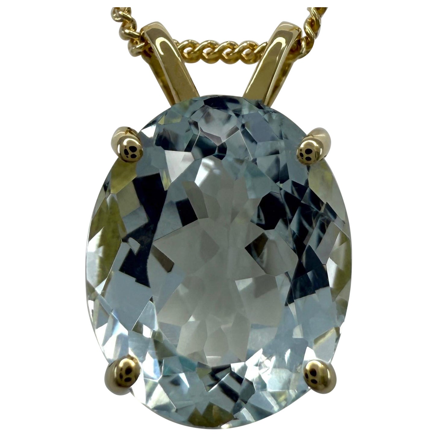 Collar Colgante Solitario de Oro Amarillo de 18k con Aguamarina de Corte Oval de 3,54 ct Azul Claro en venta