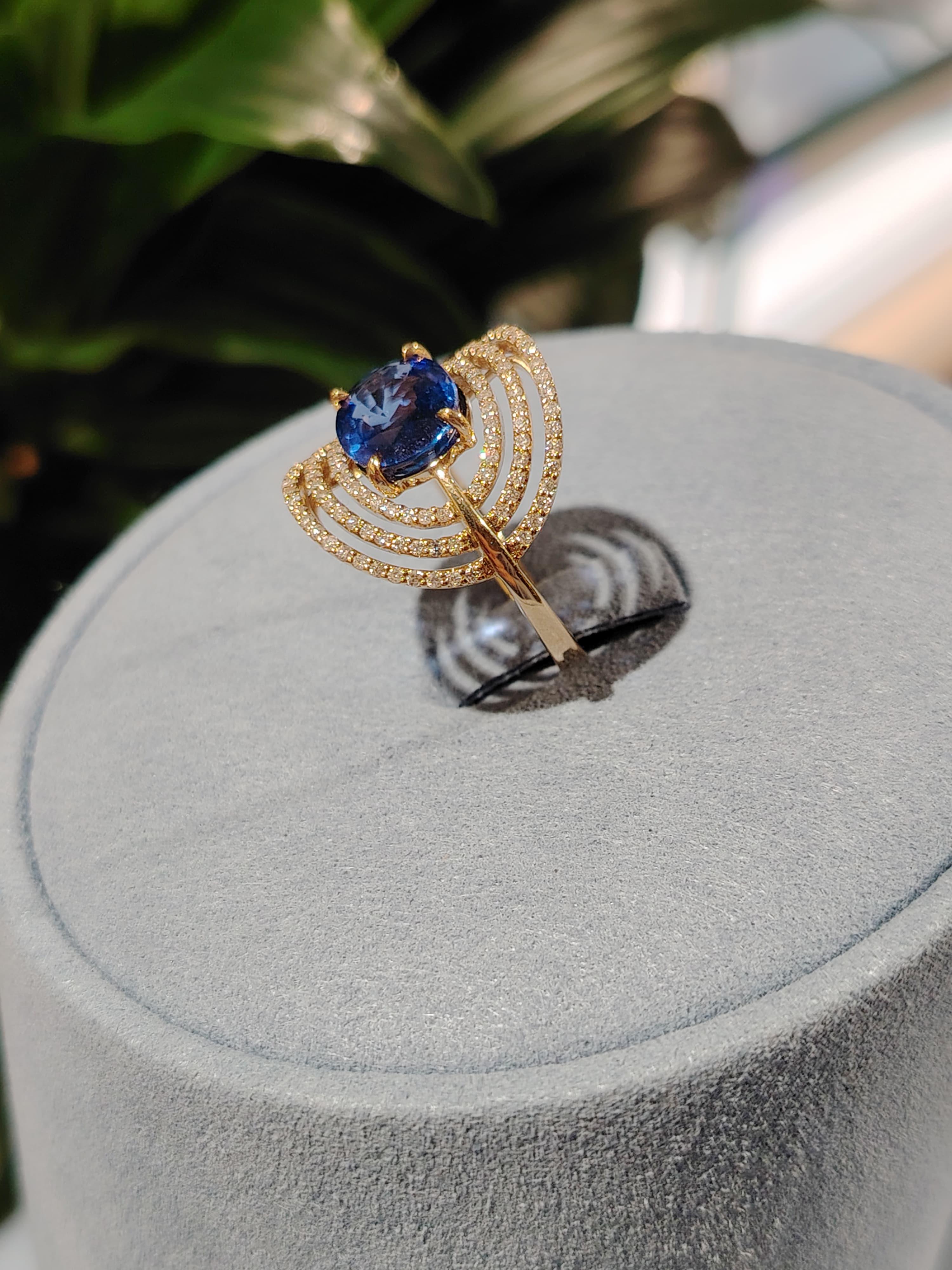 Bague en or jaune 14K avec saphir bleu de 3,55 carats et diamant de 0,63 carat en vente 1