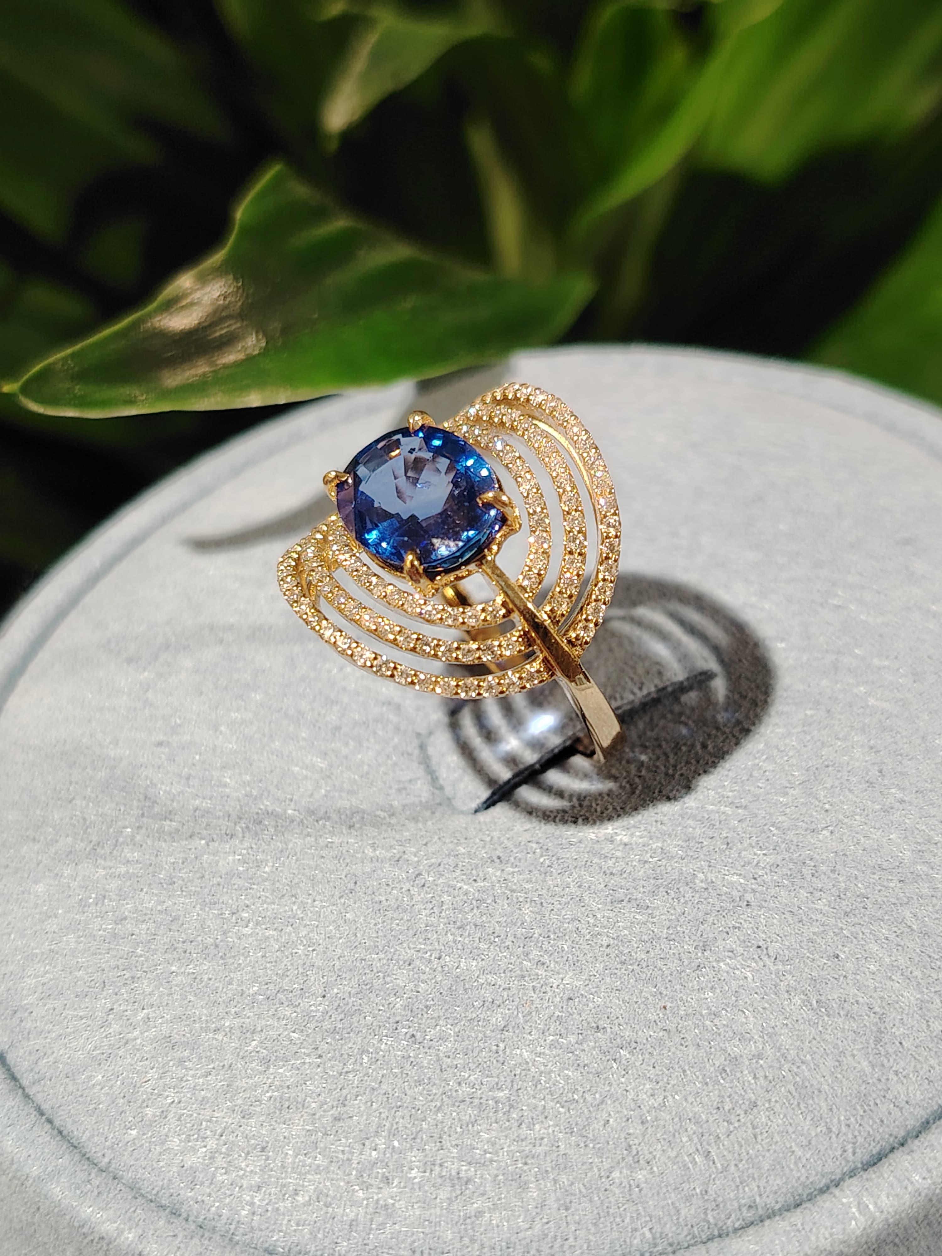 Bague en or jaune 14K avec saphir bleu de 3,55 carats et diamant de 0,63 carat en vente 2