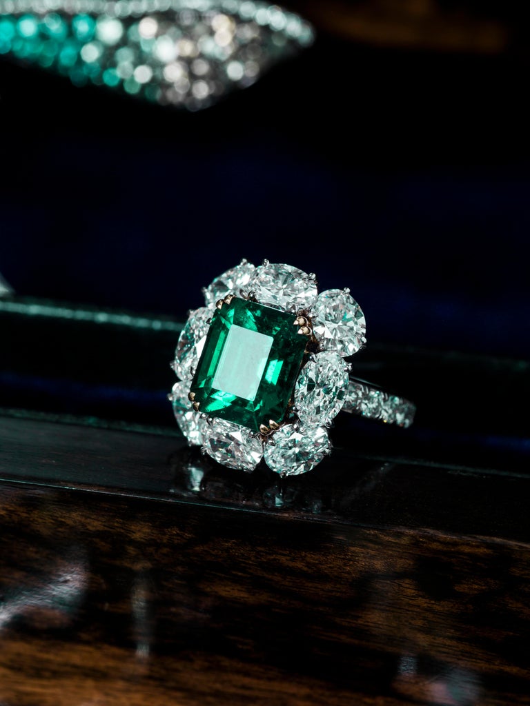 Chatila 3.55 Carat Colombian Emerald and Diamond Ring For Sale at 1stDibs