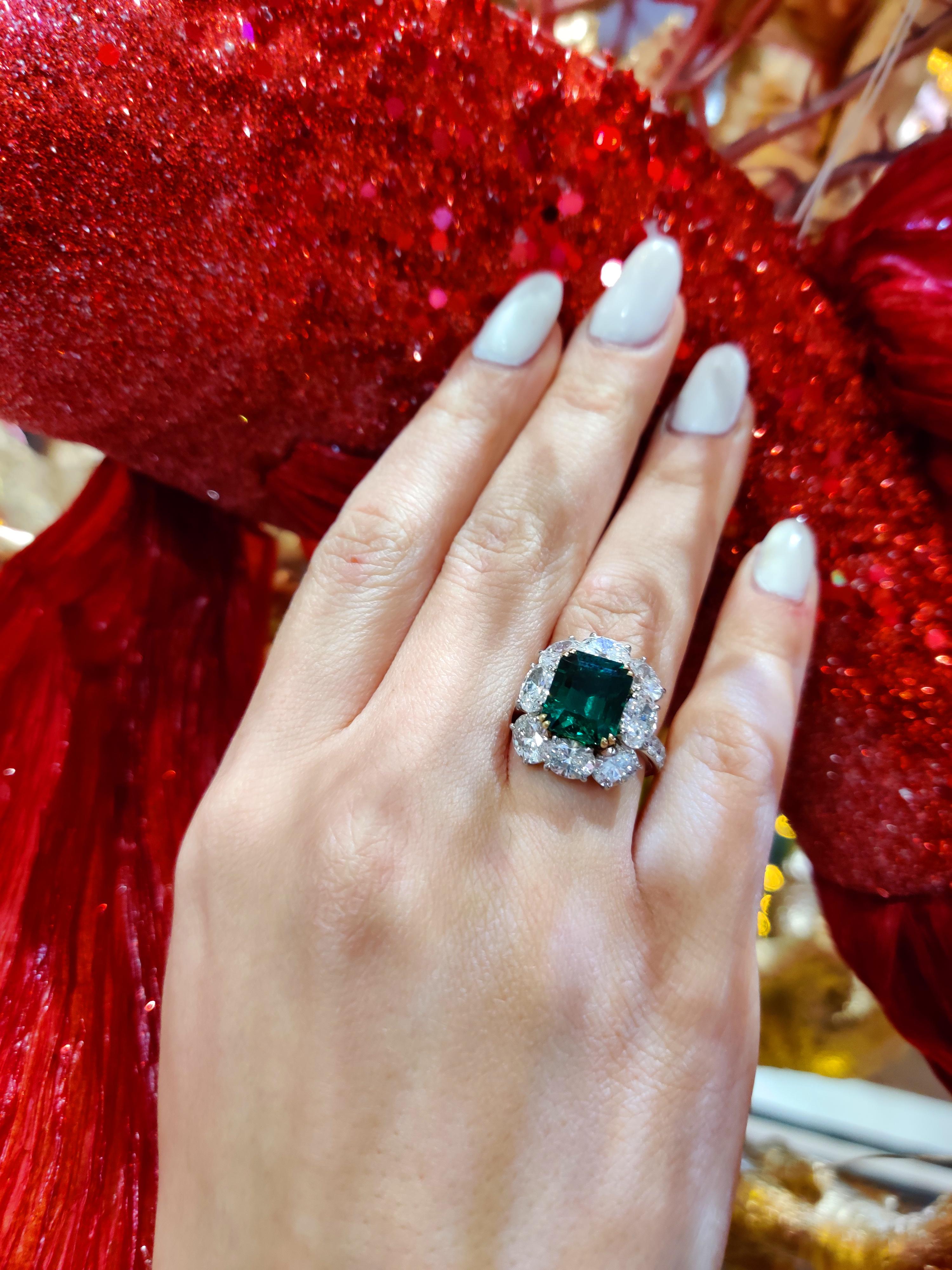 Chatila 3.55 Carat Colombian Emerald and Diamond Ring für Damen oder Herren im Angebot