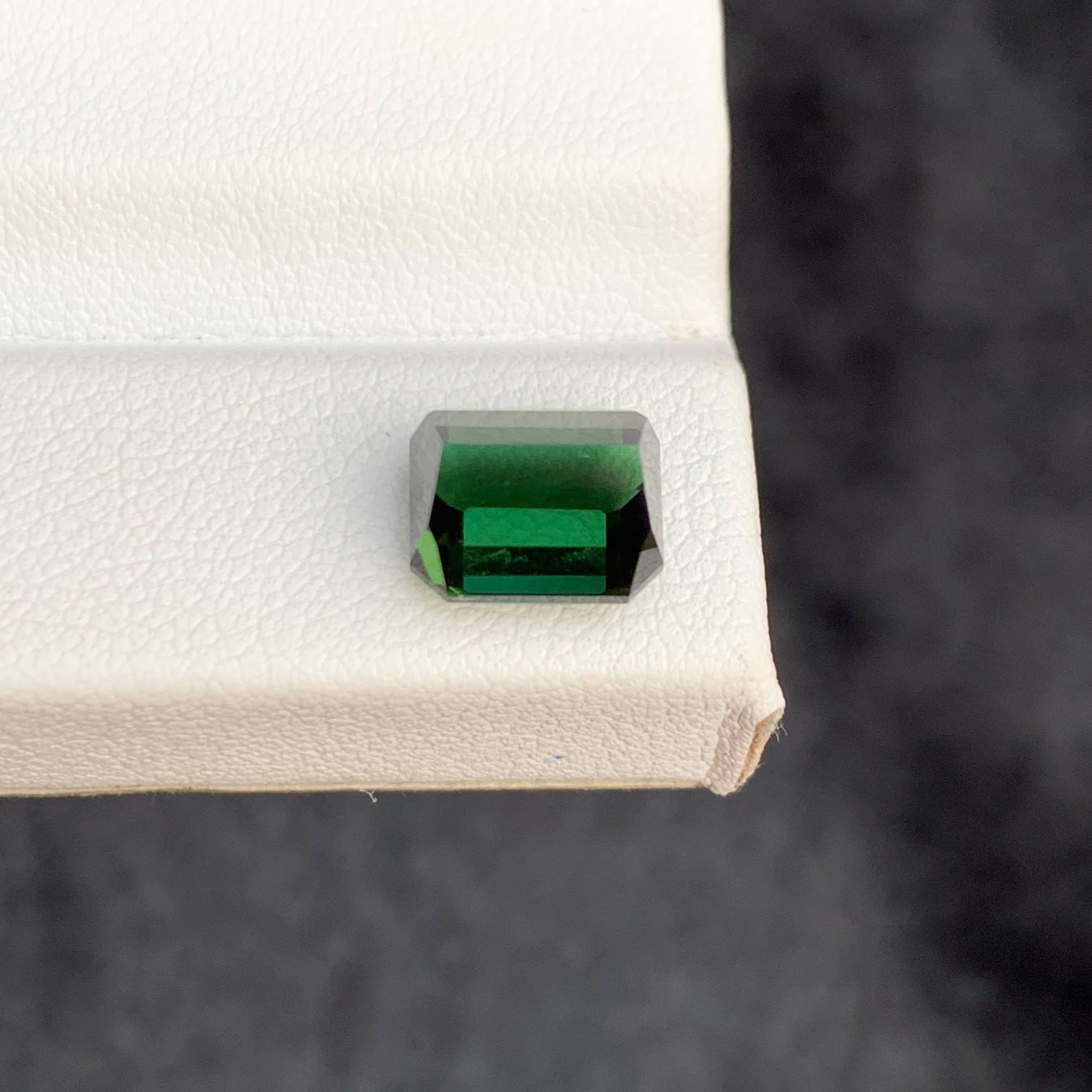 Moderne 3.55 Carat Natural Loose Green Tourmaline Stone Emerald Cut Afghan Gemstone (pierre précieuse afghane) en vente
