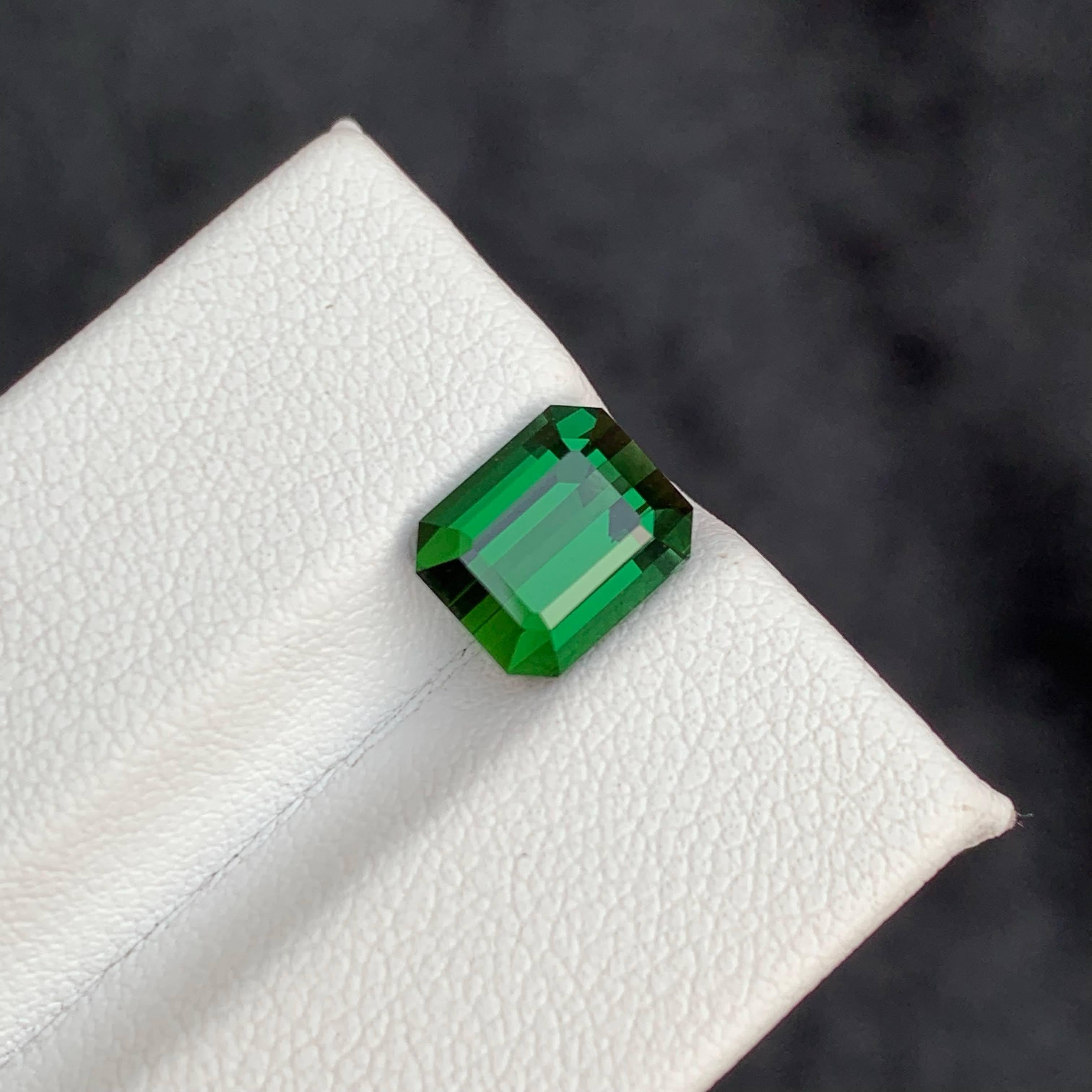 3.55 Carat Natural Loose Green Tourmaline Stone Emerald Cut Afghan Gemstone (pierre précieuse afghane) Unisexe en vente