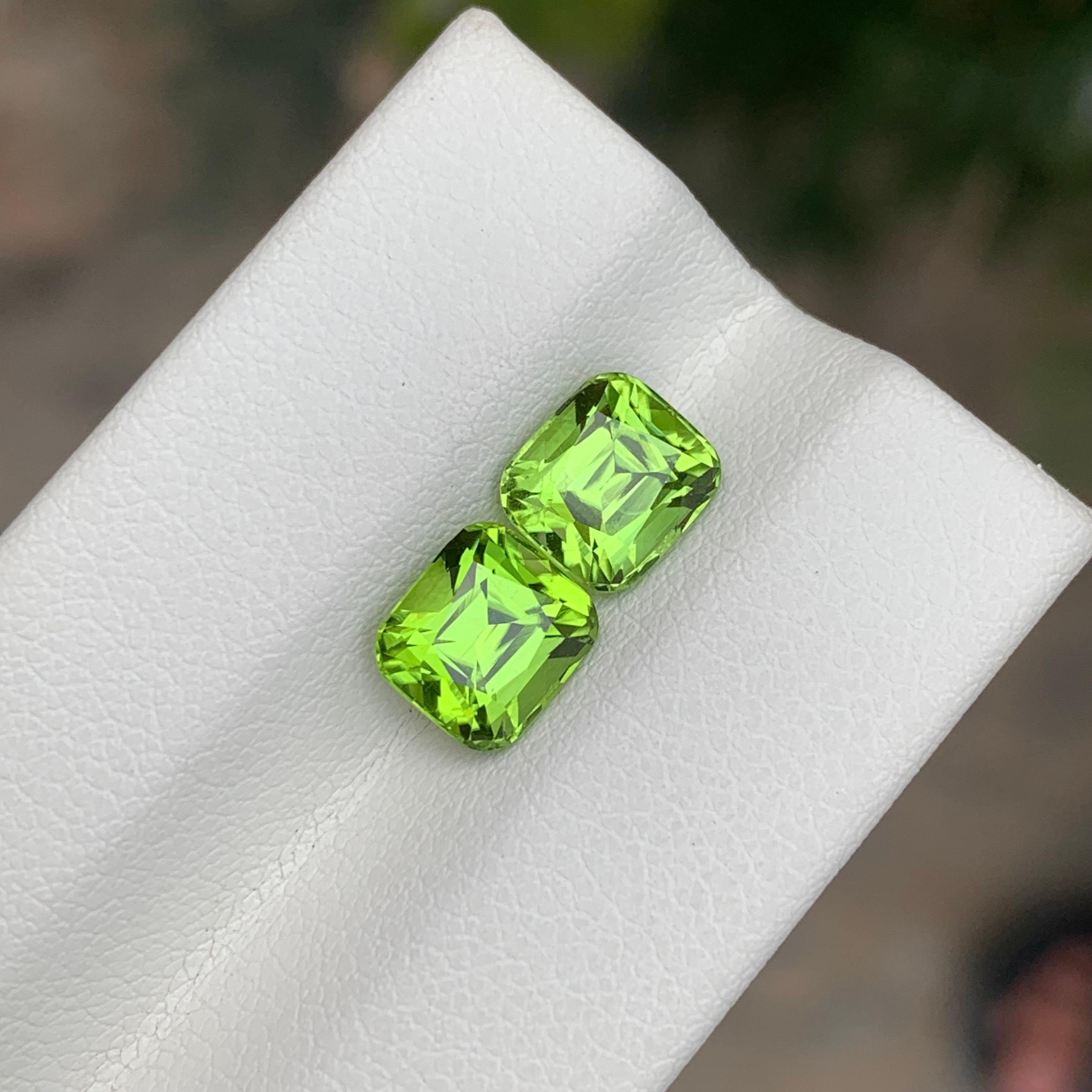 3.55 Carat Natural Loose Peridot Matching Pair en vente 1