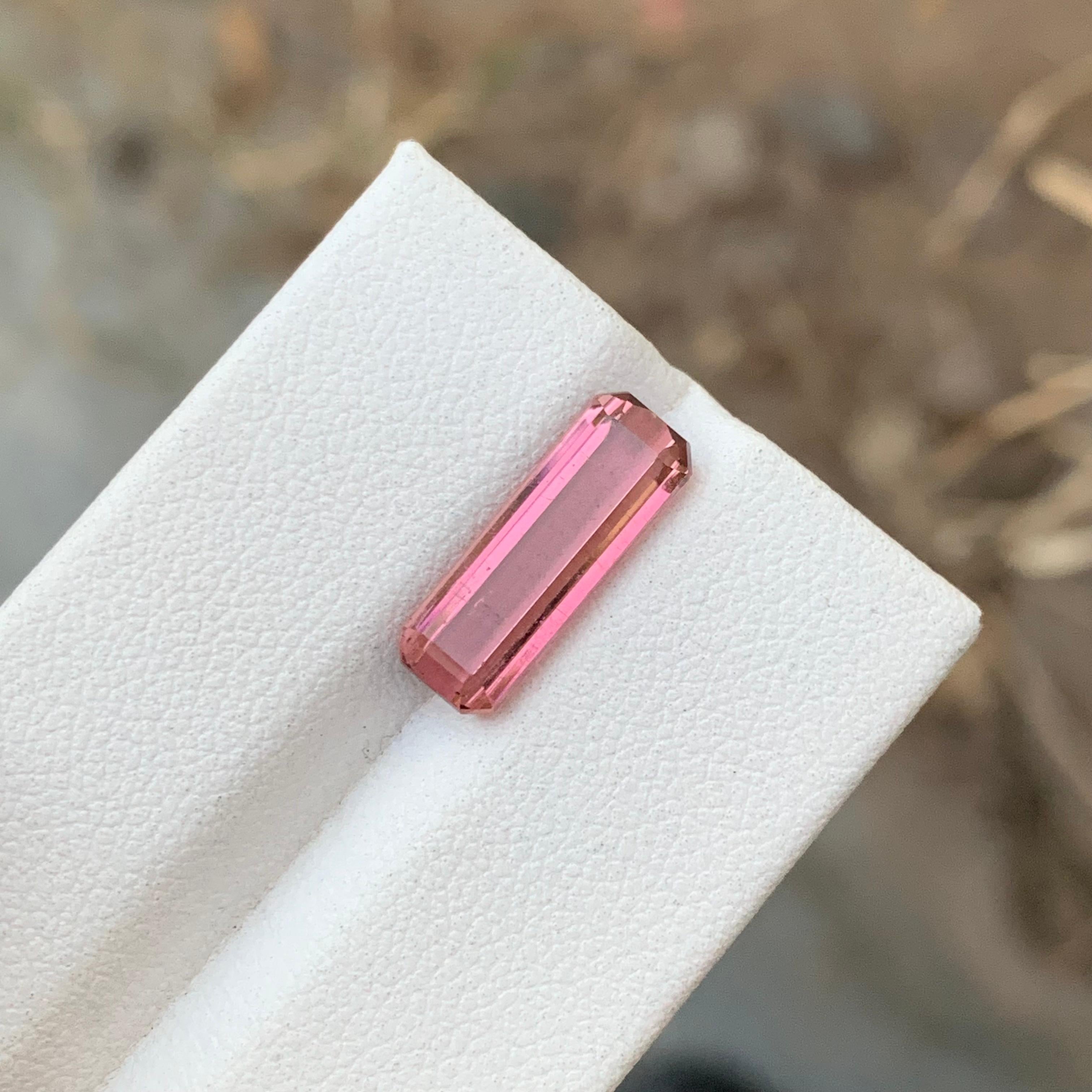 3.55 Carat Natural Loose Pink Tourmaline Emerald Shape Gem For Jewellery Making  In New Condition For Sale In Peshawar, PK