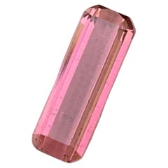 Tourmaline rose naturelle non sertie de 3.55 carats en forme d'émeraude pour la fabrication de bijoux 
