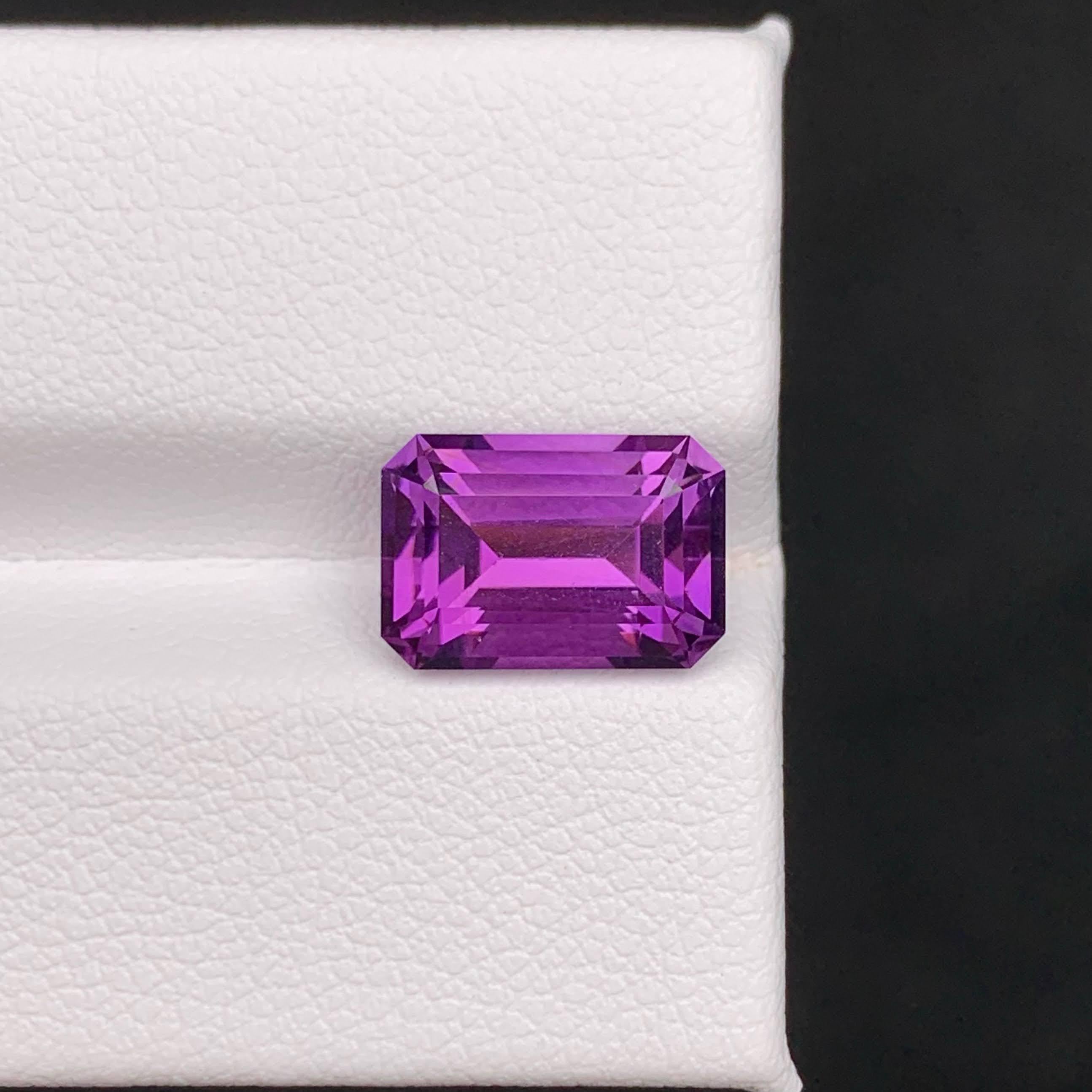 Poids 3,55 carats 
Dimensions 10,9x7,5x6,4mm
Traitement Aucun
Origine Brésil 
Clarity Eye Clean 
Forme Coupe Émeraude 




L'améthyste violette naturelle en vrac de 3,55 carats présente une taille émeraude raffinée qui met en valeur sa teinte