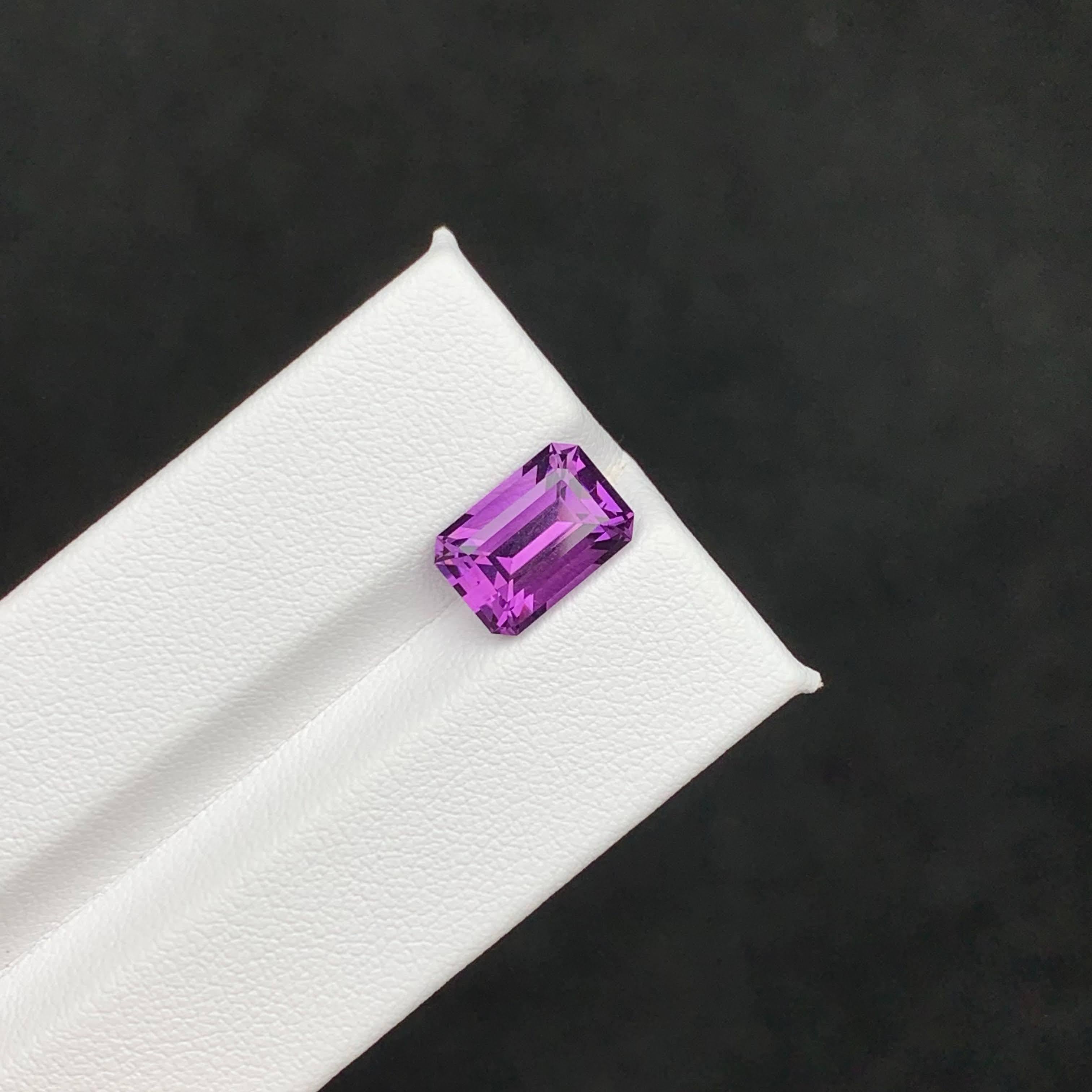 3.55 Carat Natural Loose Purple Amethyst Stone Emerald Cut Brazilian Gemstone (Améthyste violette en vrac, taille émeraude) Unisexe en vente