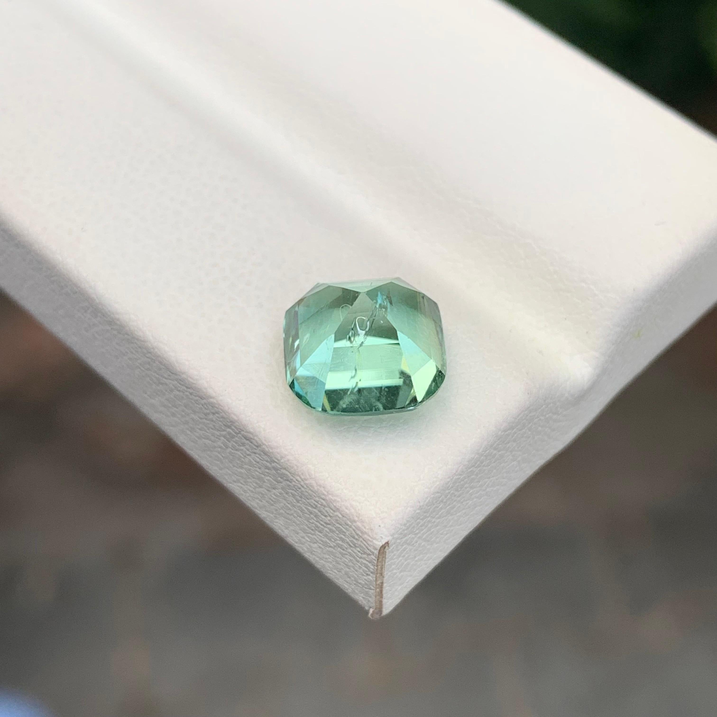 Arts and Crafts 3.55 Carat Natural Loose Seafoam Tourmaline Cushion Shape Gemstone (pierre précieuse en forme de coussin) en vente