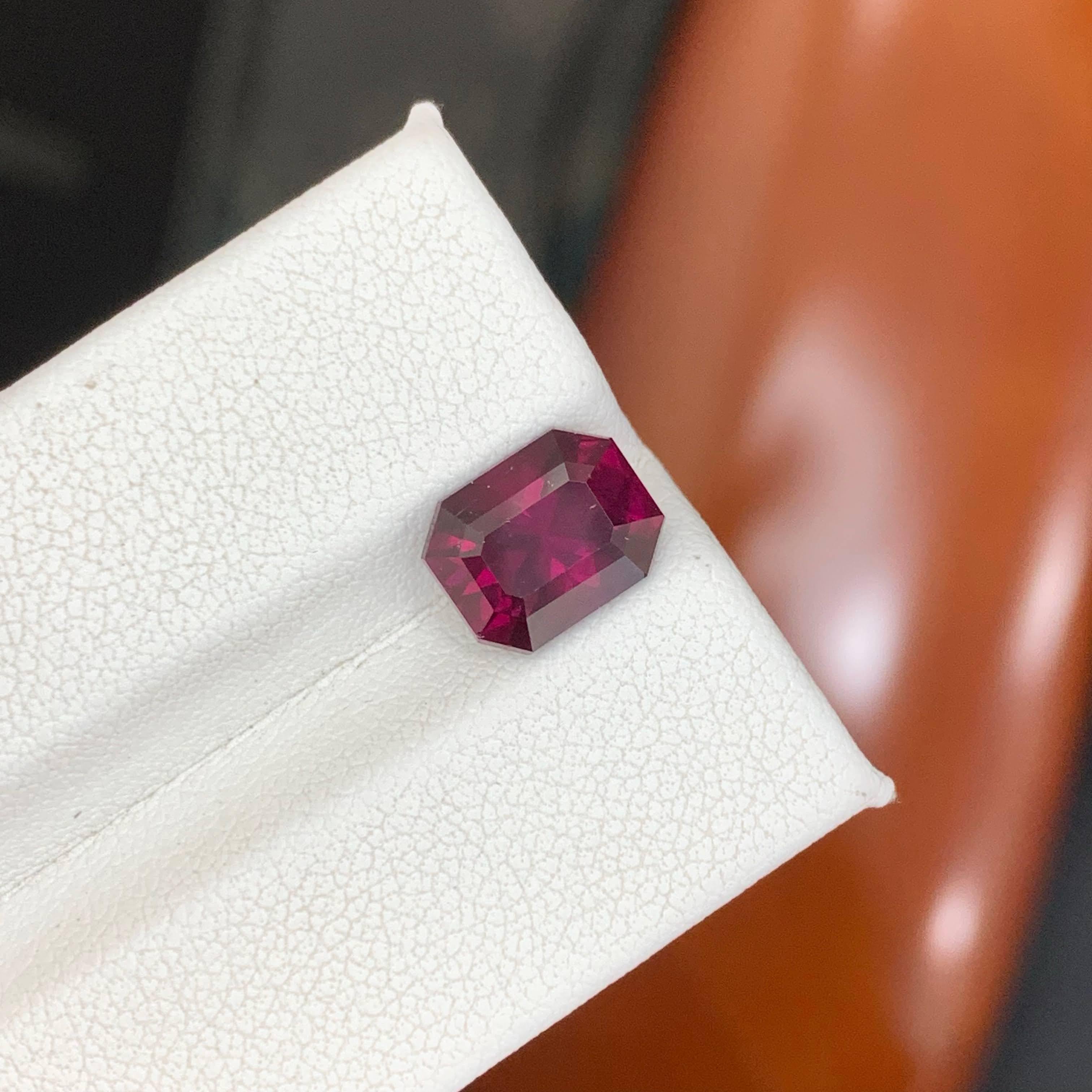 3.55 Carat Natural Reddish Garnet Stone Emerald Precision Cut African Gemstone en venta 4