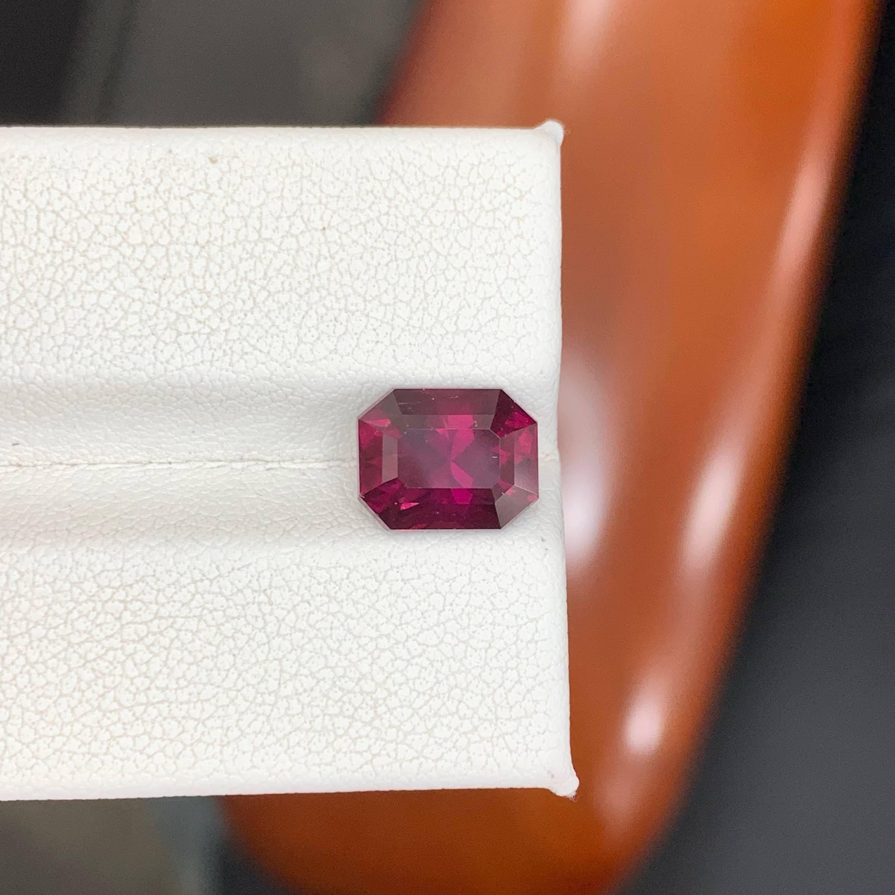3.55 Carat Natural Reddish Garnet Stone Emerald Precision Cut African Gemstone en Nuevo estado para la venta en Bangkok, TH
