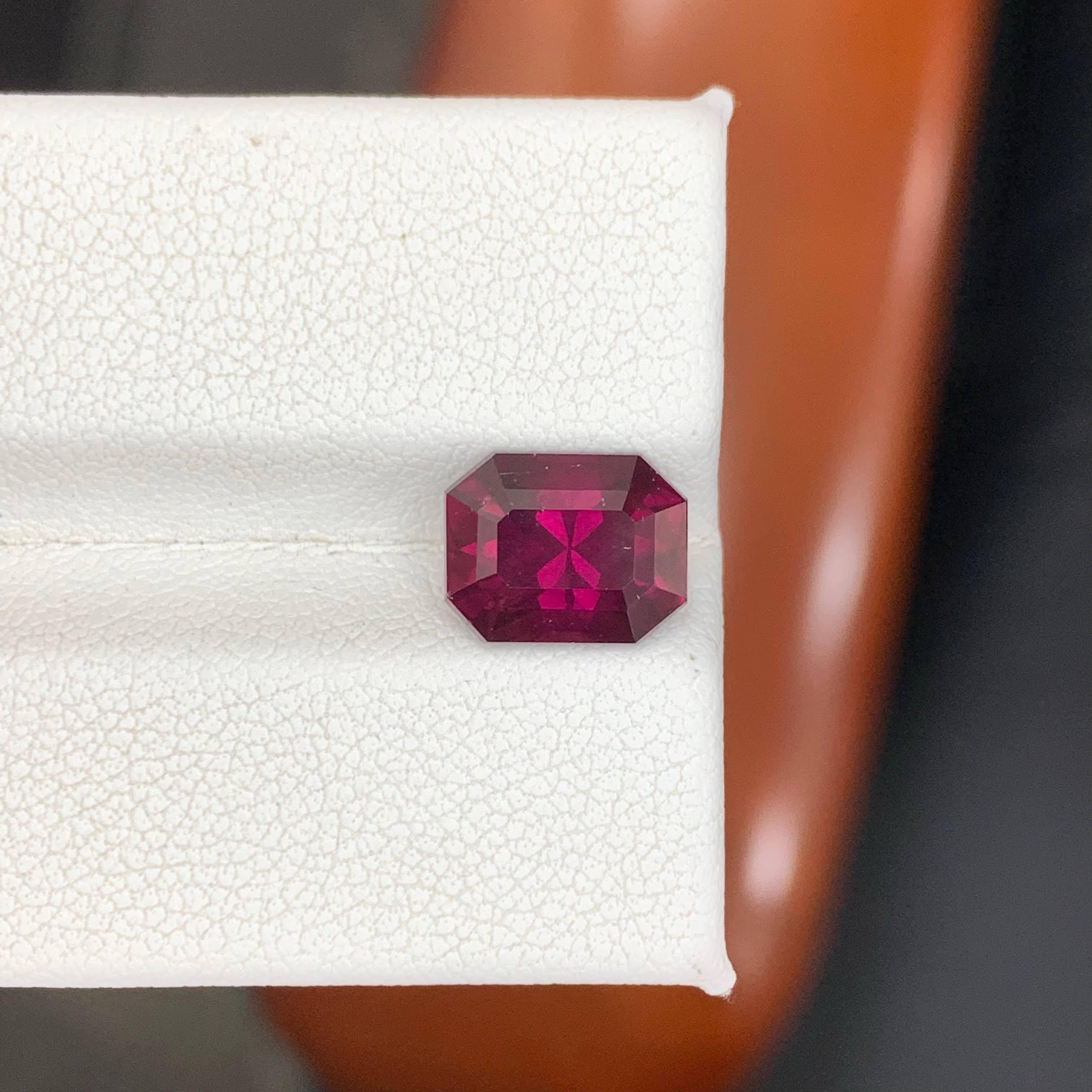 3.55 Carat Natural Reddish Garnet Stone Emerald Precision Cut African Gemstone en venta 1