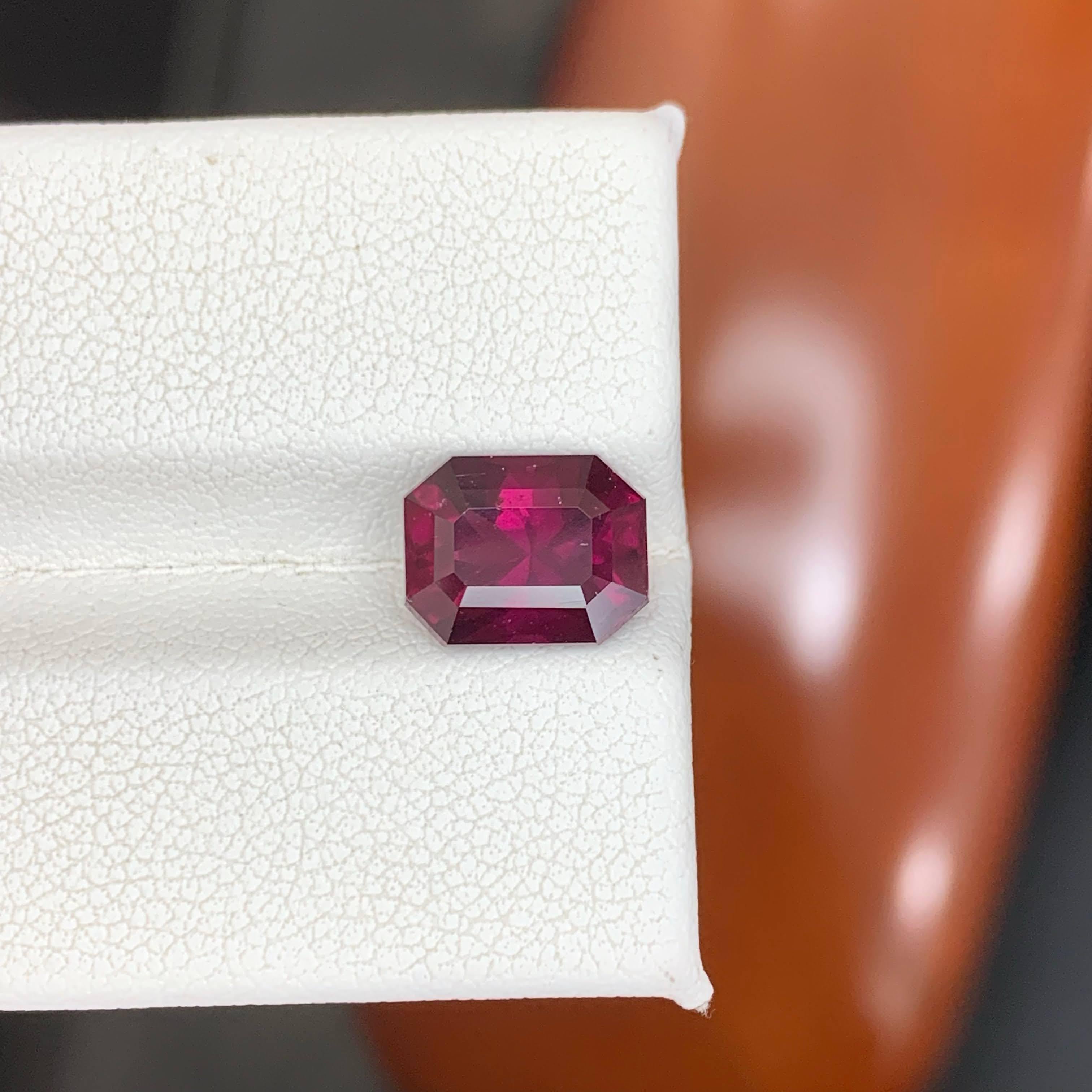 3.55 Carat Natural Reddish Garnet Stone Emerald Precision Cut African Gemstone en venta 2