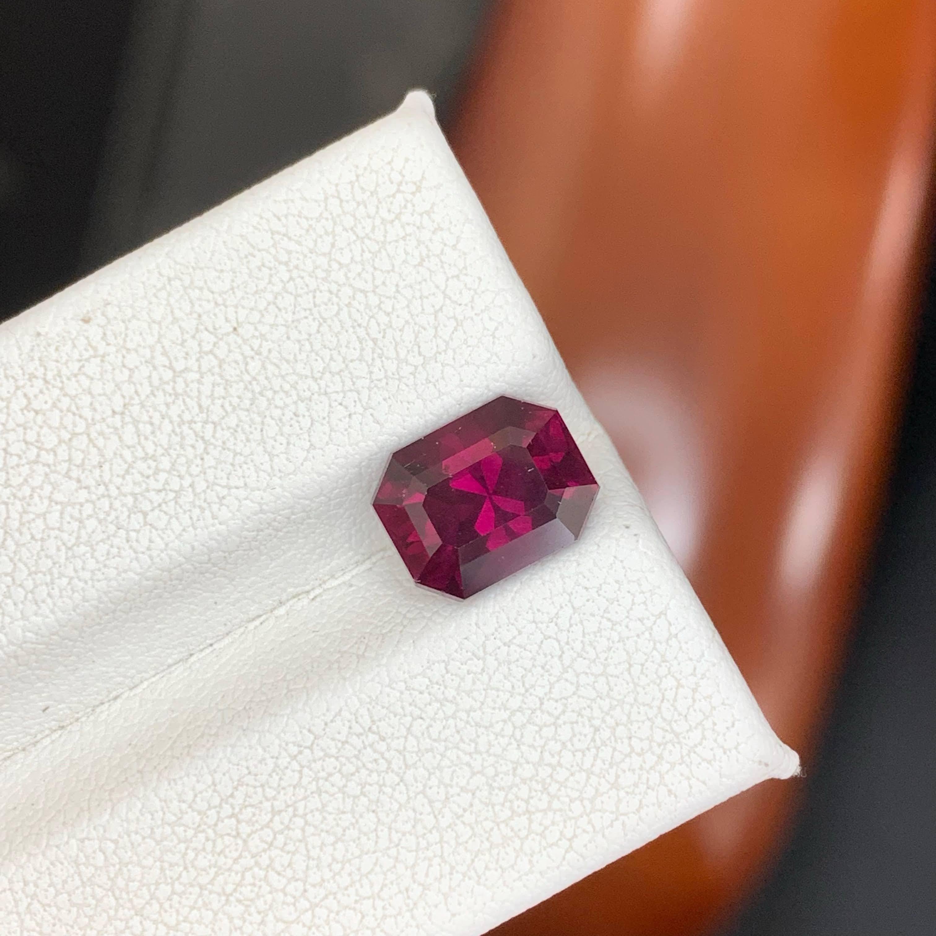 3.55 Carat Natural Reddish Garnet Stone Emerald Precision Cut African Gemstone en venta 3