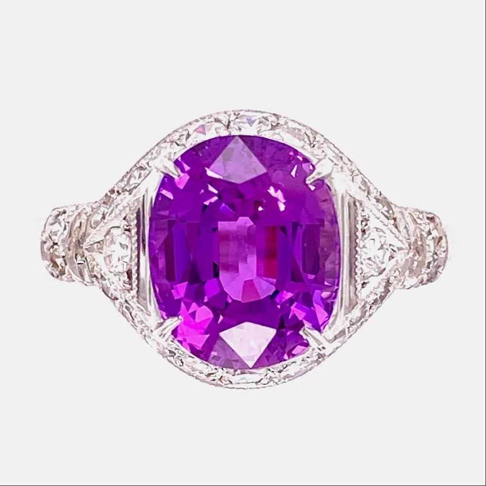 3.55 Carat Purple GIA Sapphire and Diamond Vintage Art Deco Platinum Ring In Excellent Condition For Sale In Montreal, QC