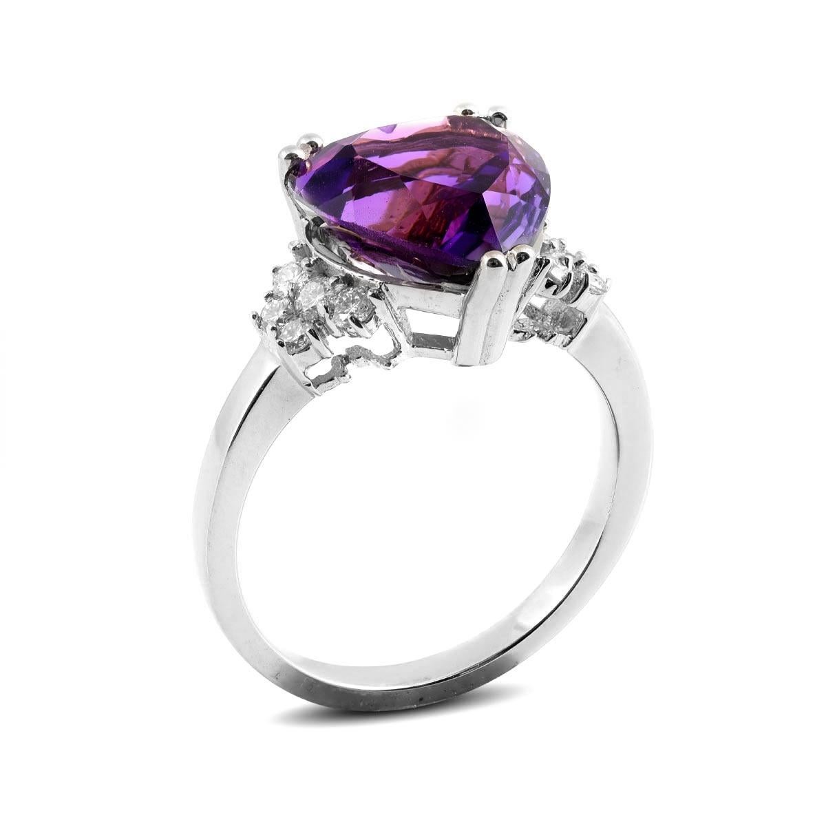 A natural gemstone that has been cut to perfection, here is a heart shaped Amethyst that has the most royal purple you could ever imagine. Rich and full of life, this contemporary choice has a 3.55 carat gemstone that sits well upon any hand. With