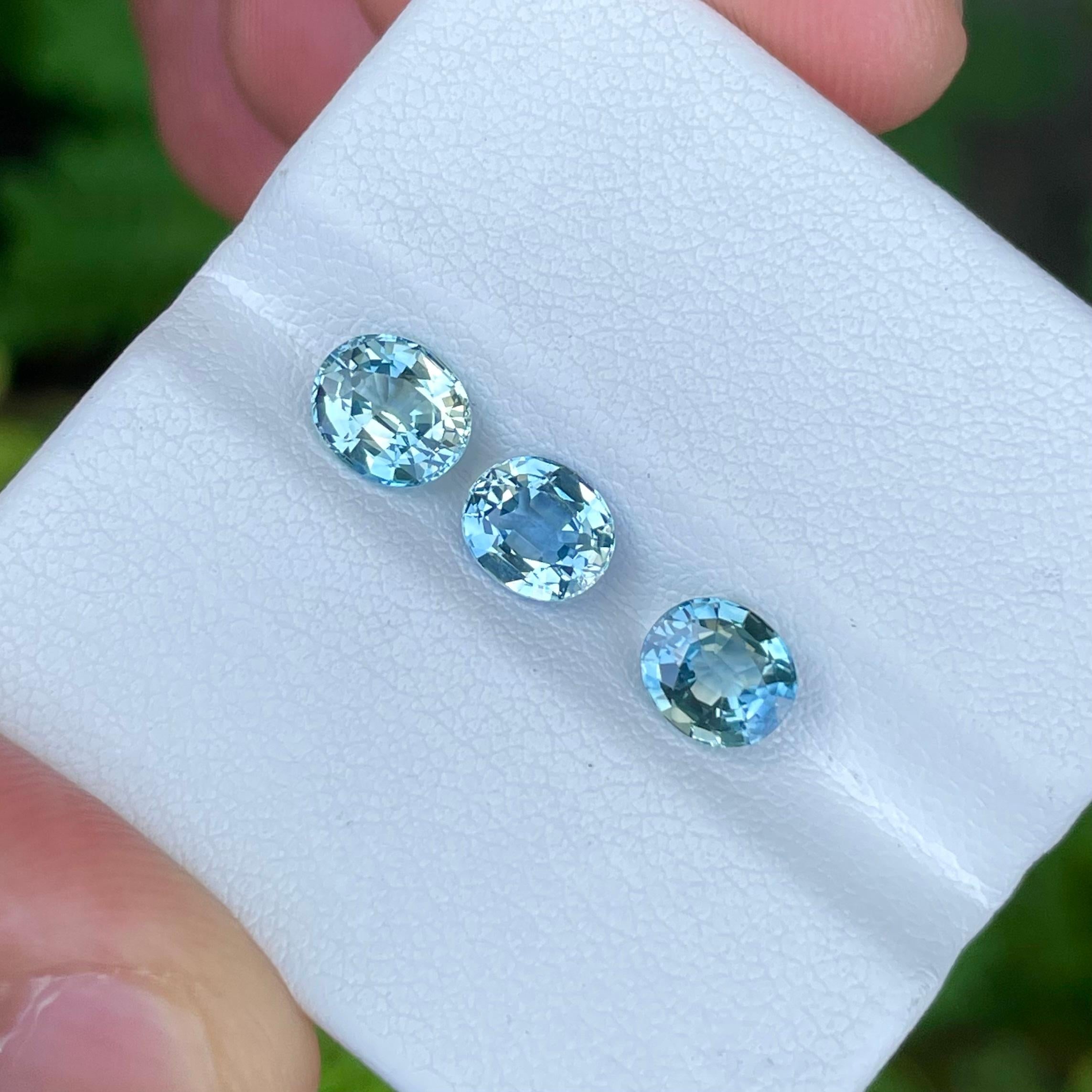 3.55 carats Blue Oval Cut Loose Sapphire Natural Gemstones Set from Sri Lanka Neuf - En vente à Bangkok, TH