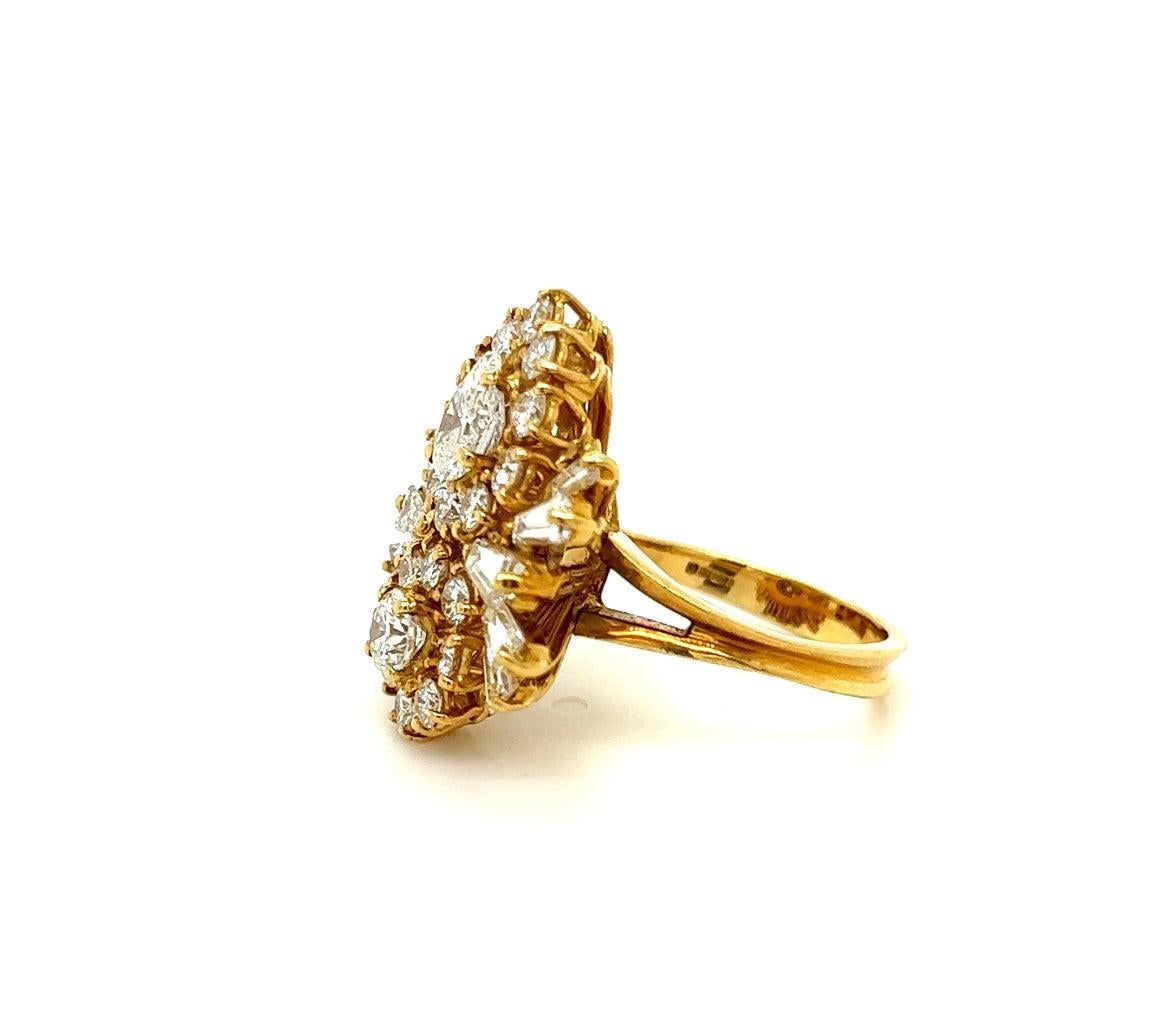 Art Deco 3.55 carats Diamond 18K Yellow Gold Cluster Ring For Sale