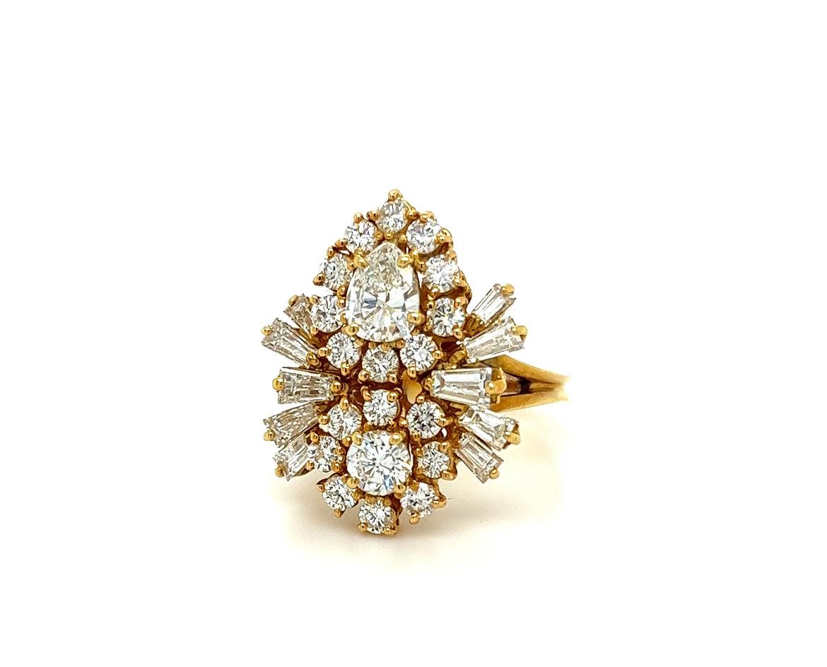 3.55 carats Diamond 18K Yellow Gold Cluster Ring In Excellent Condition For Sale In London, GB
