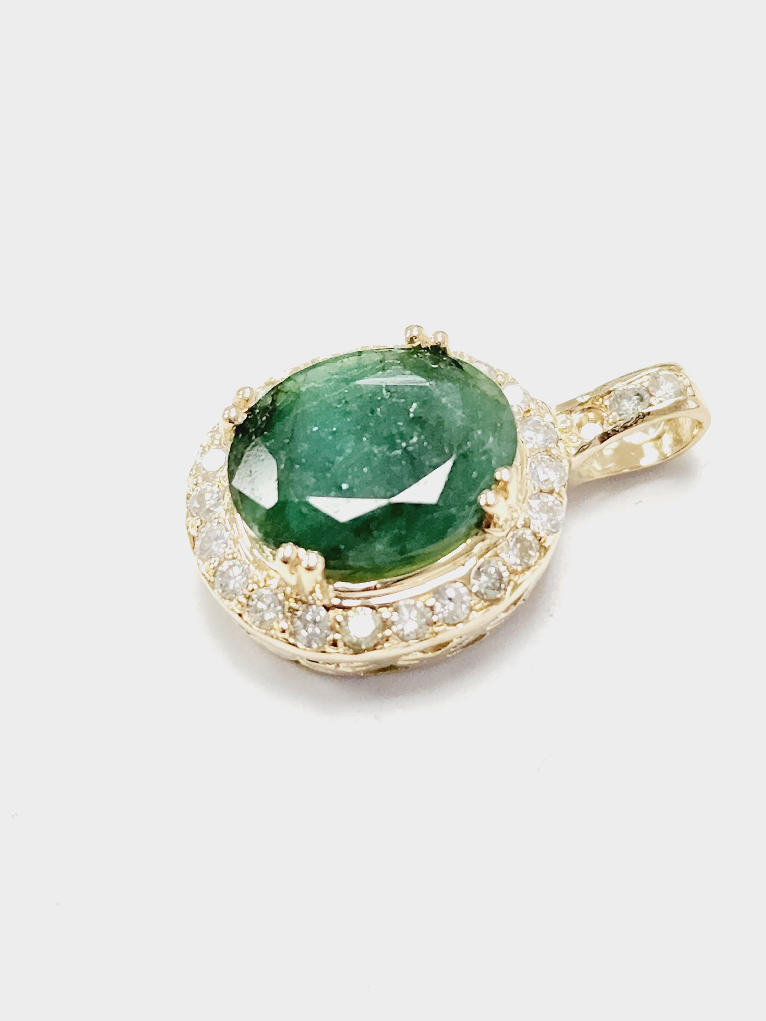 Emerald Cut 3.55 Carats Natural Emerald Diamond Pendant Yellow Gold 14 Karat For Sale