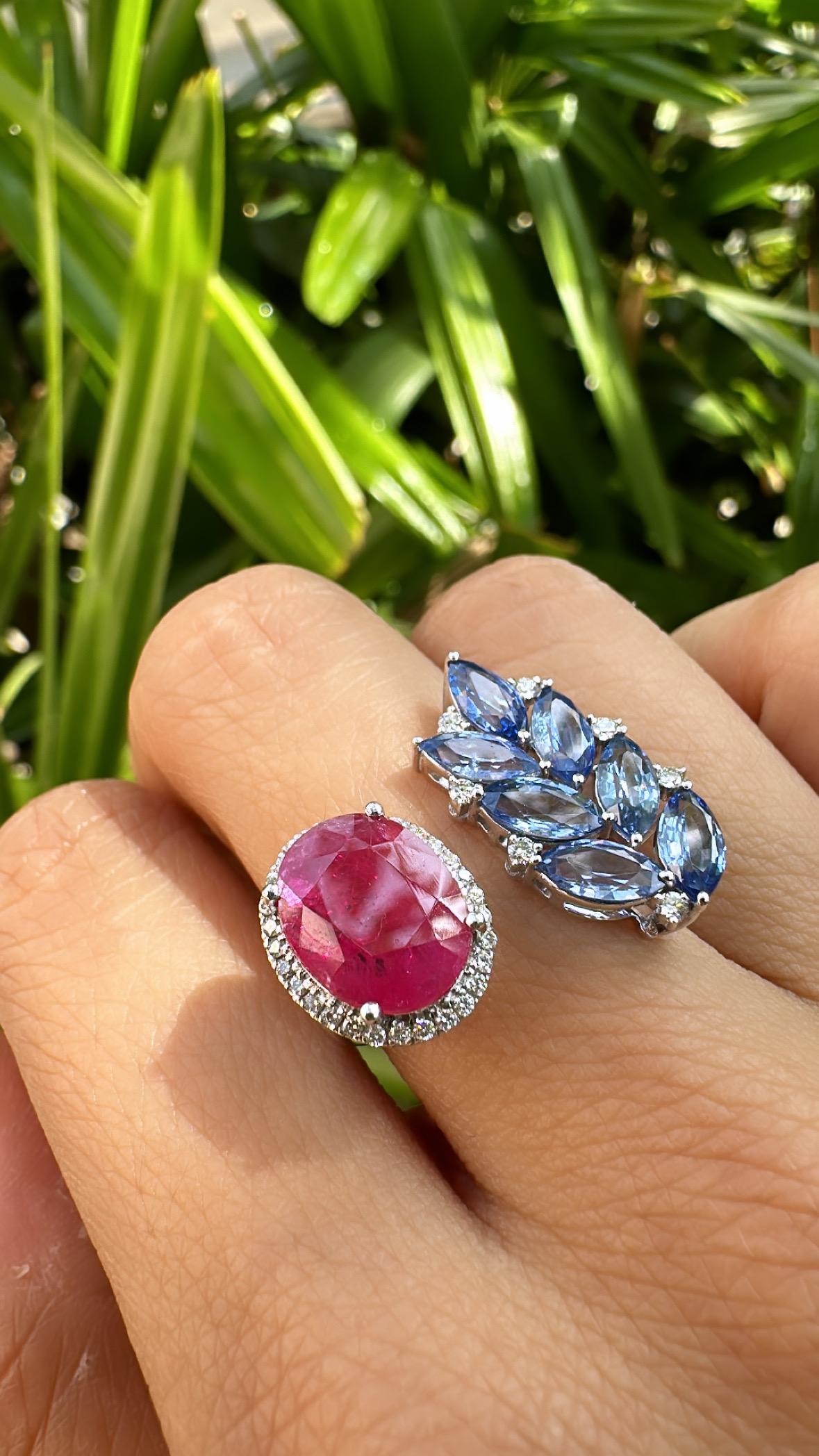 Women's or Men's 3.55 carats, natural Mozambique Ruby, Blue Sapphires & Diamonds Engagement Ring For Sale