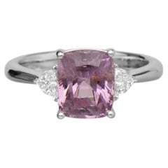 Bague en or blanc avec saphir de 3.55 carats et diamant blanc