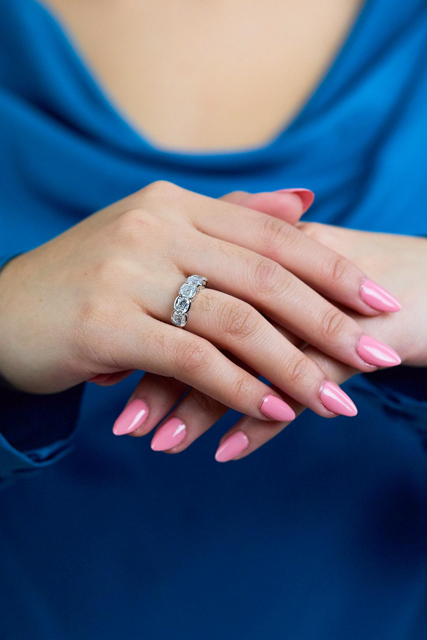 De las mujeres Roman Malakov Alianza de boda de cinco piedras y 3,55 quilates de diamantes talla cojín total en venta
