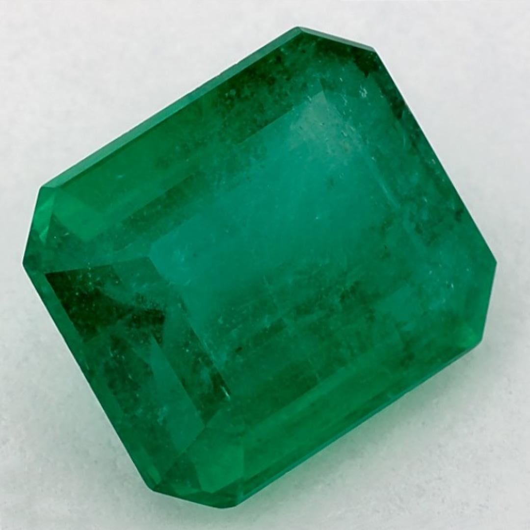 Con una vibrante tonalità di colore verde, la pietra natale di maggio è un simbolo della rinnovata crescita primaverile. 

Esplora la vivace collezione di smeraldi, rubini e zaffiri nel nostro negozio, disponibili come gemme sciolte e abbinabili
