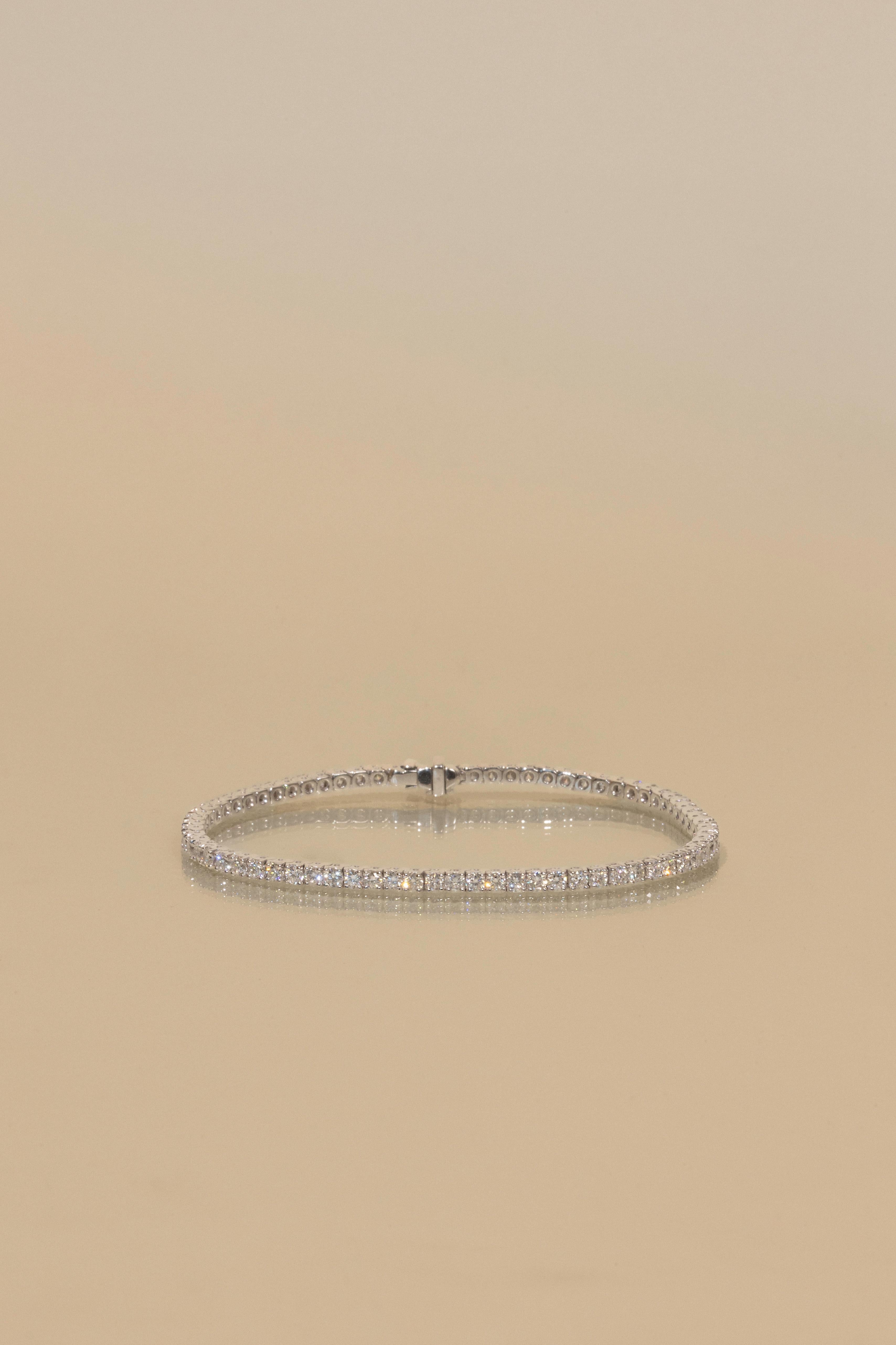 Modern 3.55 ct Tennis Bracelet, FG VS Diamonds 2.30mm in White Gold For Sale