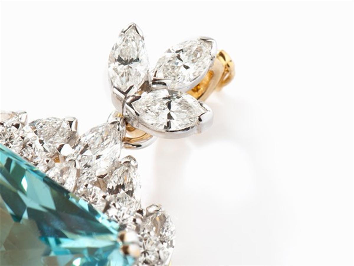 Women's or Men's 35.54 Carat Aquamarin 7.39 Carat Diamond Pendant, Brooch 18k Gold For Sale