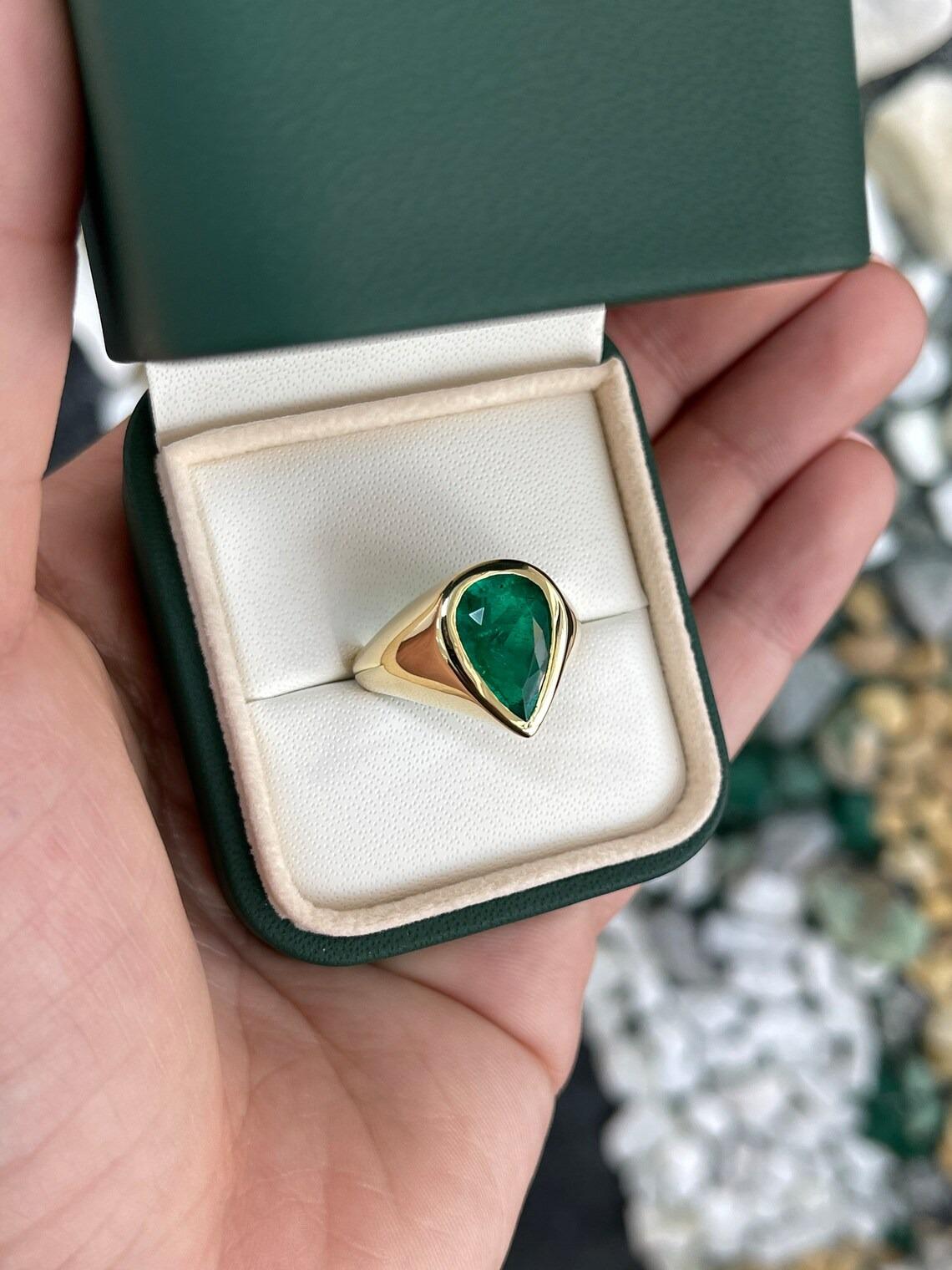 Taille poire 3.55ct 18K AAA+ Deep Green Colombian Emerald Solitaire Bezel Set Ring  en vente