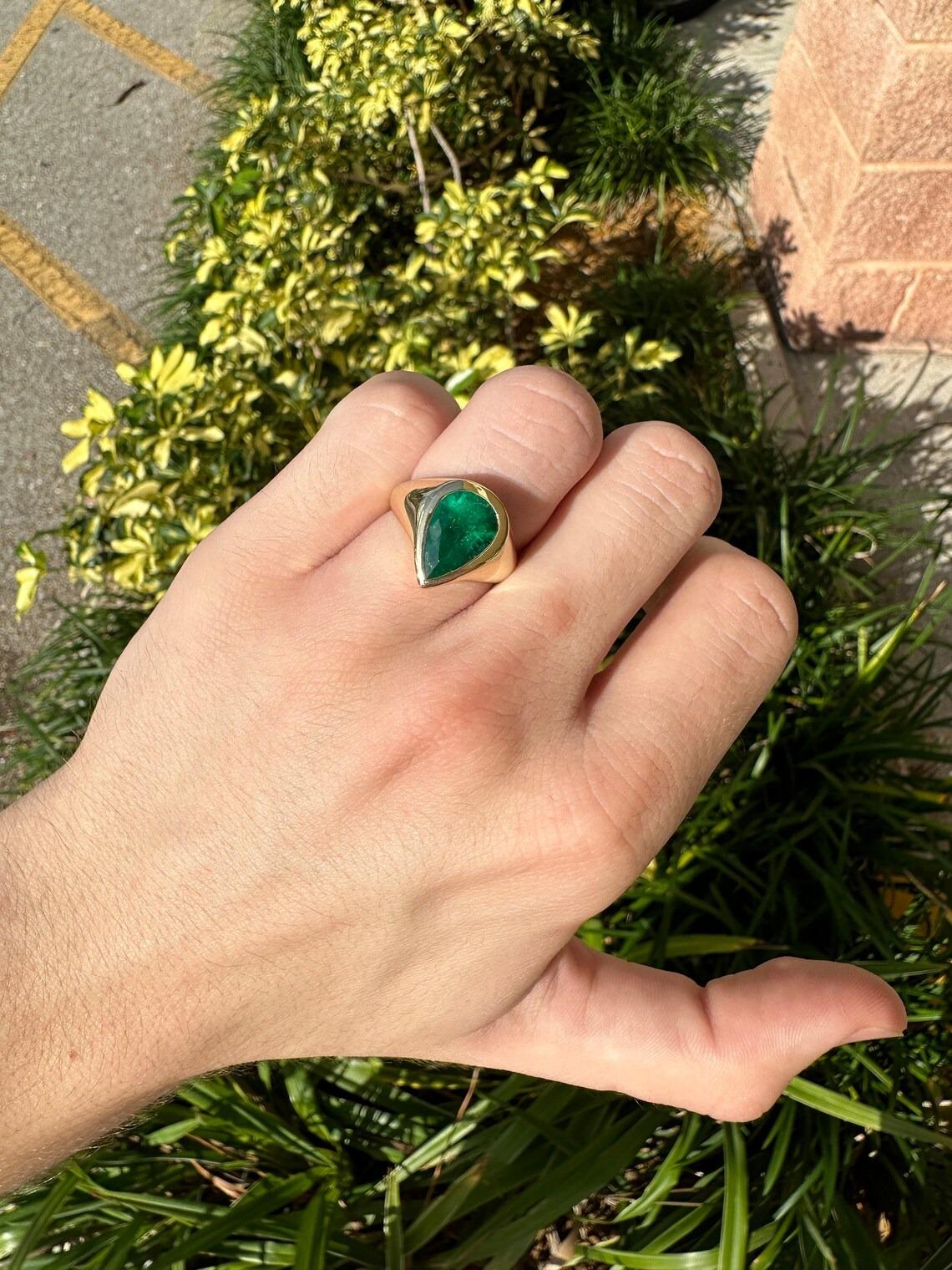 3.55ct 18K AAA+ Deep Dark Green Pear Colombian Emerald Solitaire Bezel Set Ring  In New Condition For Sale In Jupiter, FL