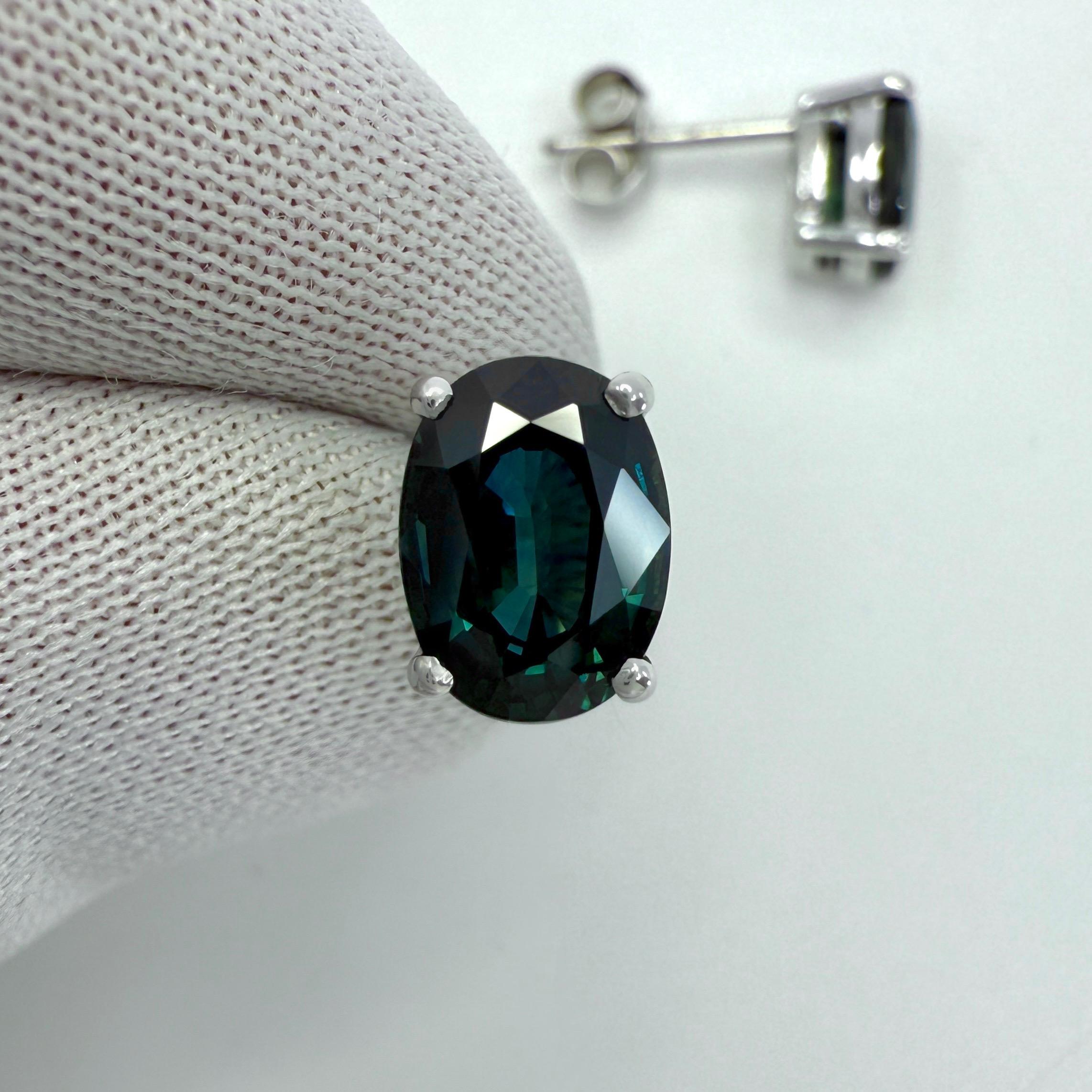 Nature Oval Cut Deep Green Blue Teal Sapphire 18k White Gold Earring Studs.
3,55 Poids total en carats.

Deux saphirs naturels de qualité supérieure, de taille ovale, assortis. Ils ont tous deux une couleur bleu sarcelle d'un vert profond, une